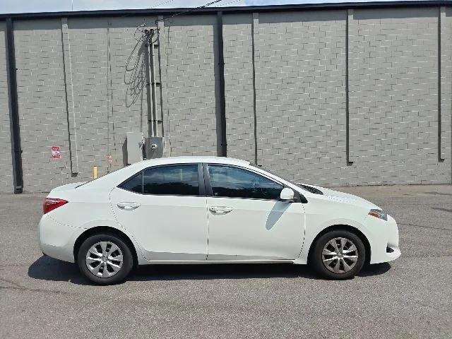 toyota corolla 2017 2T1BURHE7HC802001 image toyota corolla 2017 2T1BURHE7HC802001 image