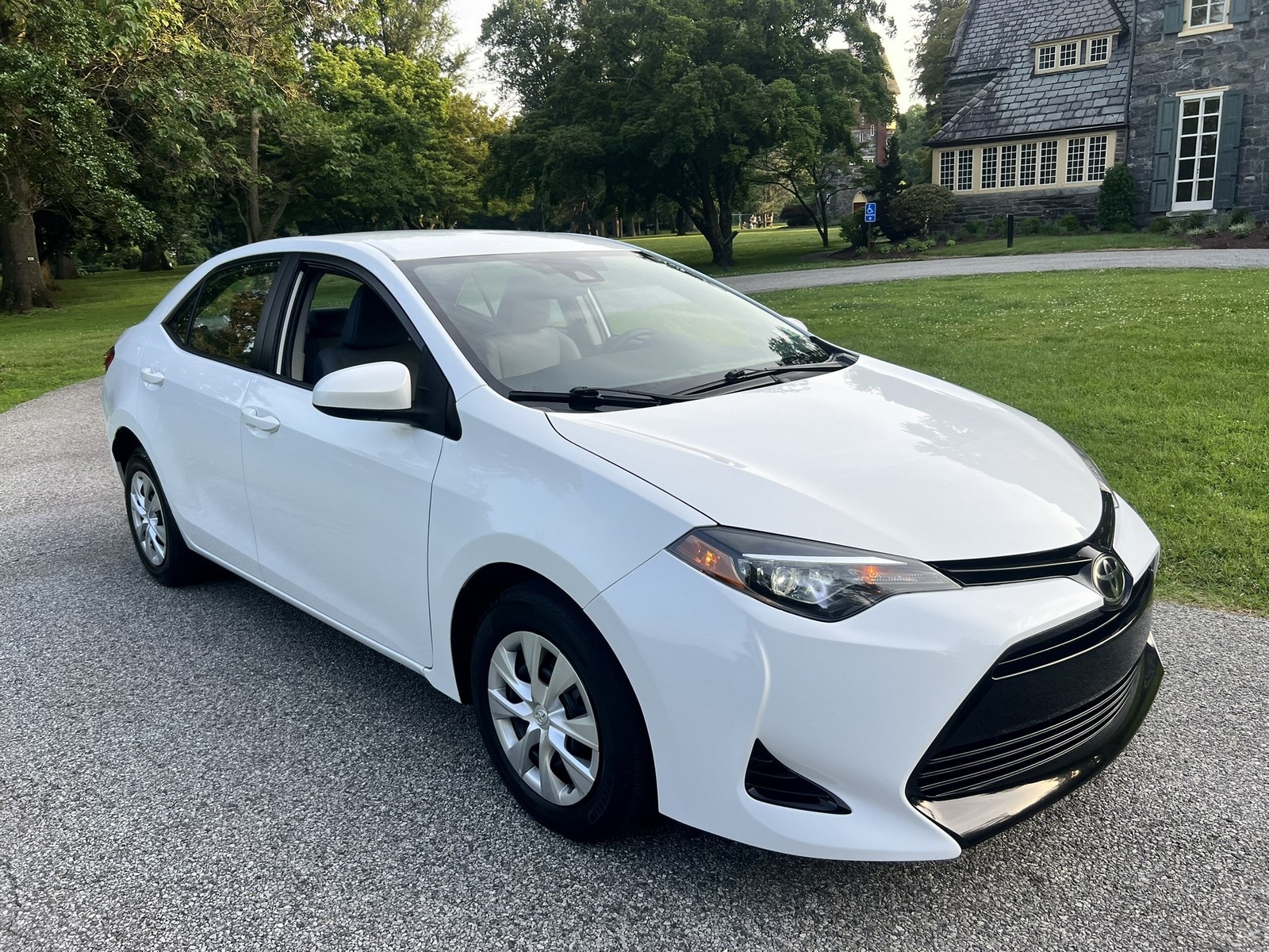 toyota corolla 2017 2T1BURHE6HC886862 image toyota corolla 2017 2T1BURHE6HC886862 image