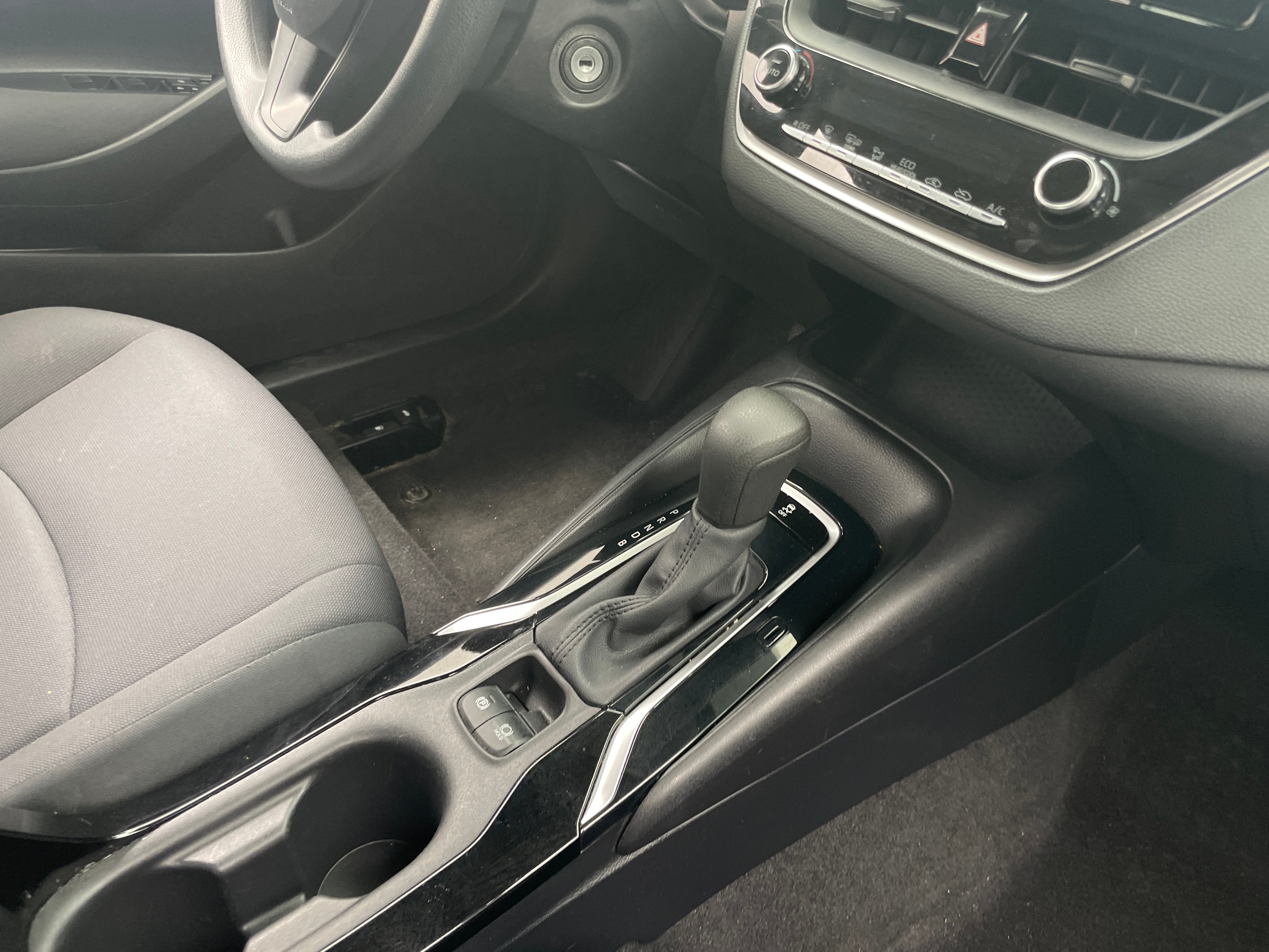 toyota corolla 2020 5YFEPRAE9LP052298 image toyota corolla 2020 5YFEPRAE9LP052298 image