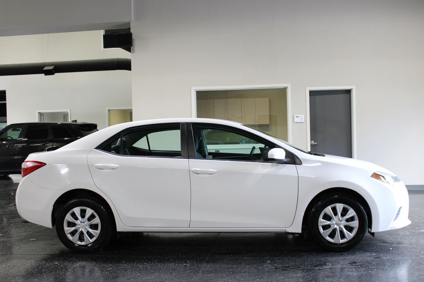 toyota corolla 2014 5YFBURHE9EP113203 image toyota corolla 2014 5YFBURHE9EP113203 image