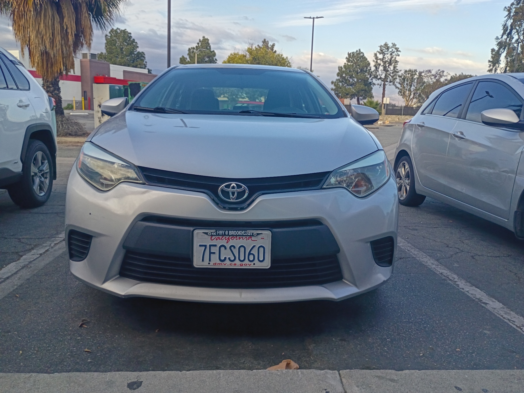 toyota corolla 2014 5YFBURHE3EP102990 image toyota corolla 2014 5YFBURHE3EP102990 image