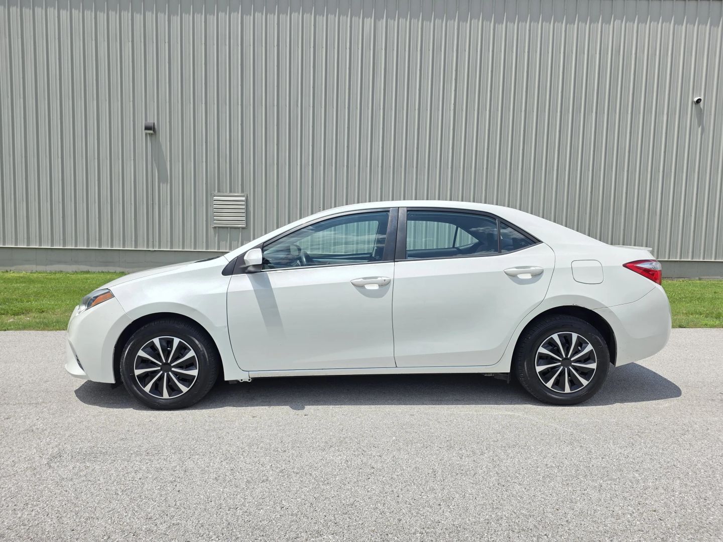toyota corolla 2015 5YFBPRHE1FP309922 image toyota corolla 2015 5YFBPRHE1FP309922 image