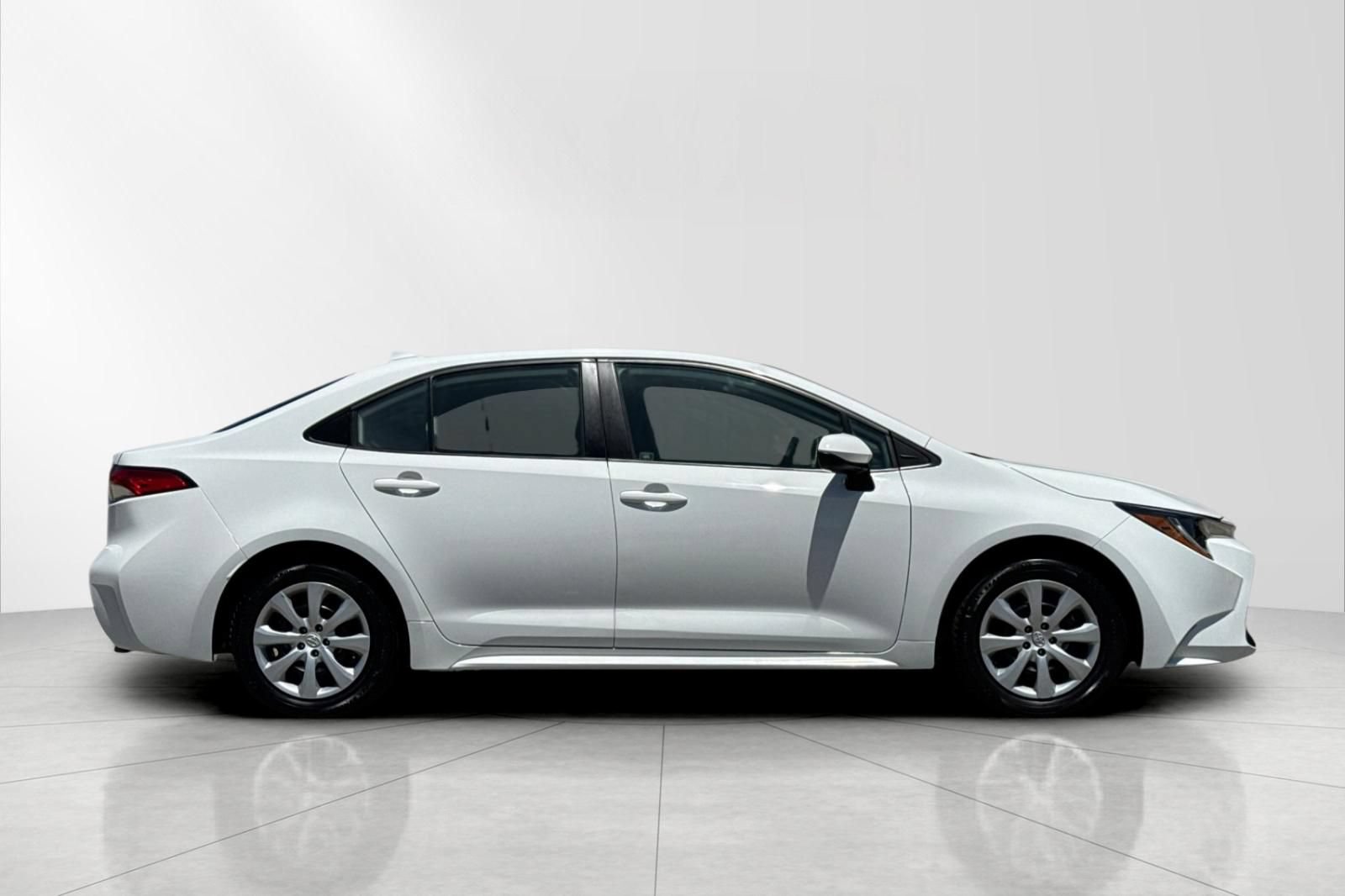toyota corolla 2022 5YFEPMAE6NP355111 image toyota corolla 2022 5YFEPMAE6NP355111 image