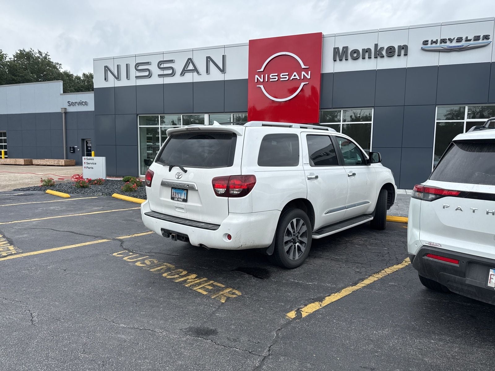 toyota sequoia 2018 5TDJY5G15JS163864 image toyota sequoia 2018 5TDJY5G15JS163864 image