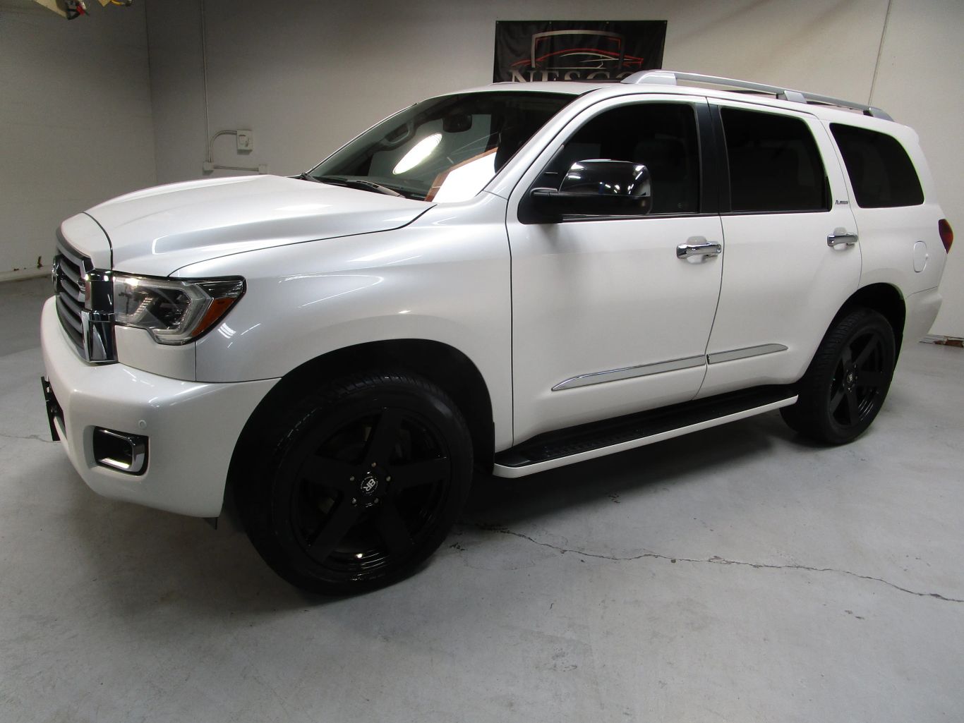 toyota sequoia 2018 5TDDW5G11JS156087 image toyota sequoia 2018 5TDDW5G11JS156087 image