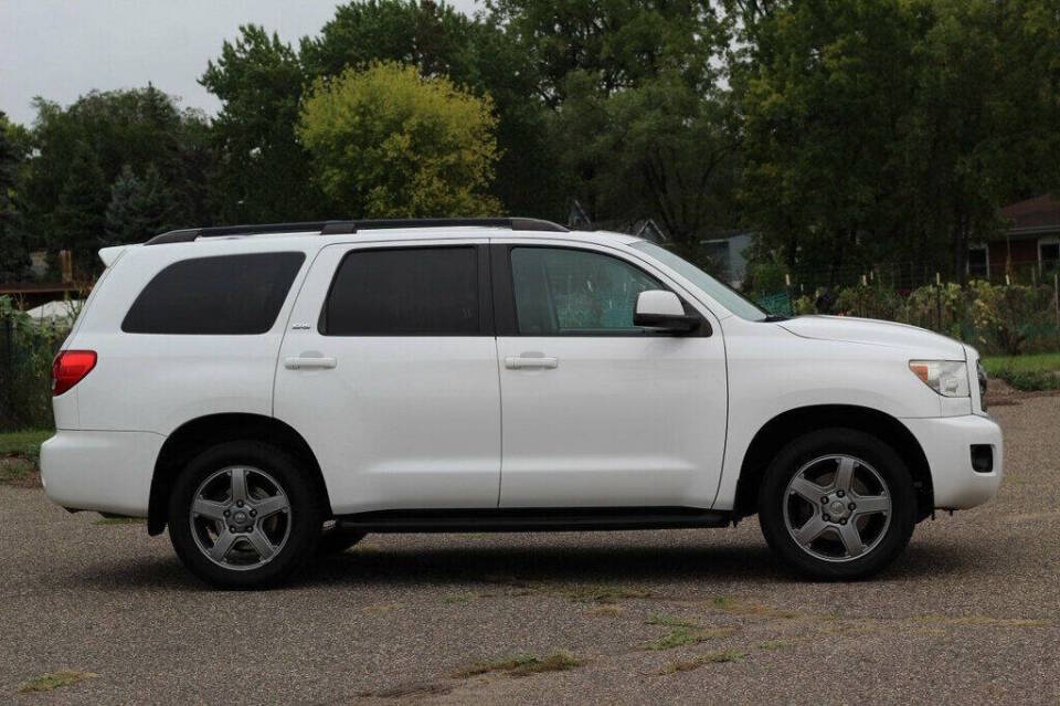 toyota sequoia 2017 5TDBW5G1XHS153755 image toyota sequoia 2017 5TDBW5G1XHS153755 image