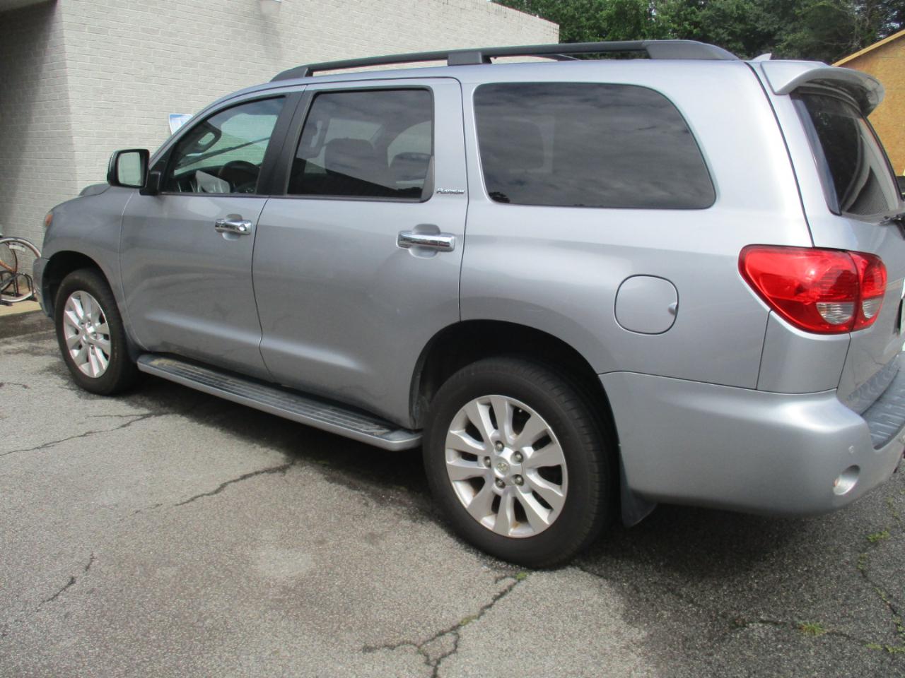 toyota sequoia 2017 5TDYY5G17HS067775 image toyota sequoia 2017 5TDYY5G17HS067775 image