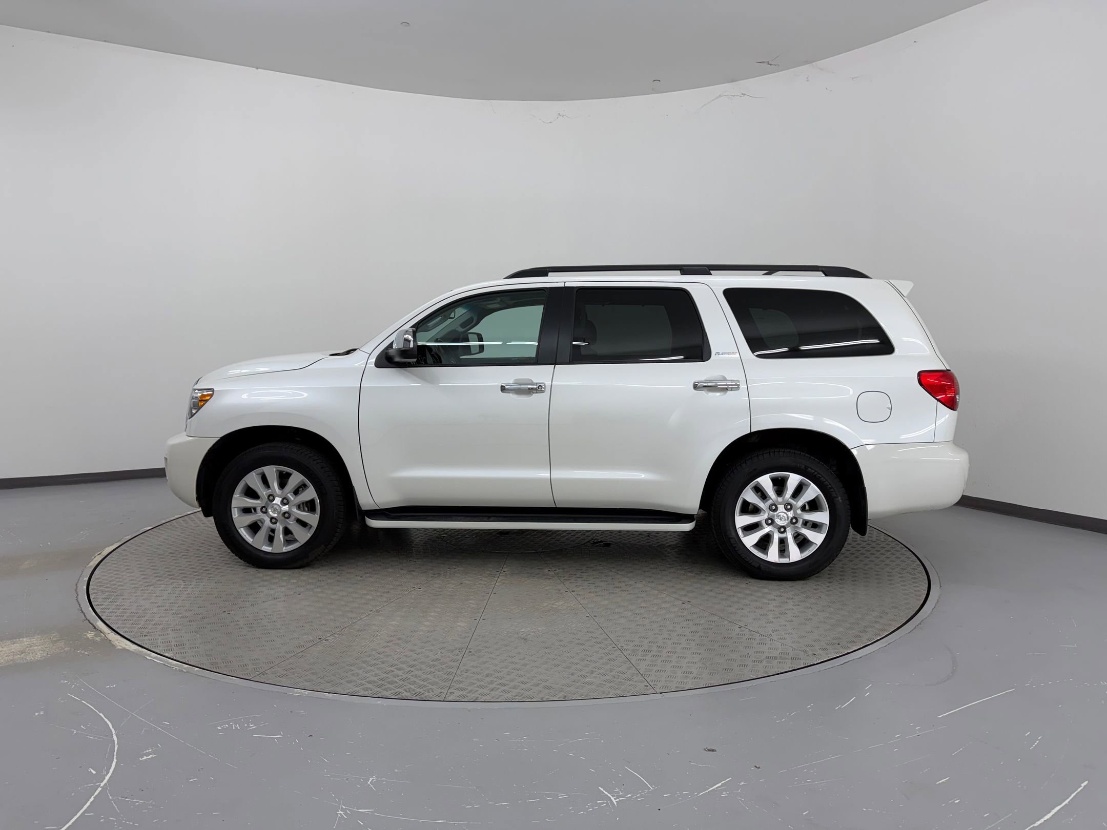 toyota sequoia 2017 5TDYY5G14HS068284 image toyota sequoia 2017 5TDYY5G14HS068284 image