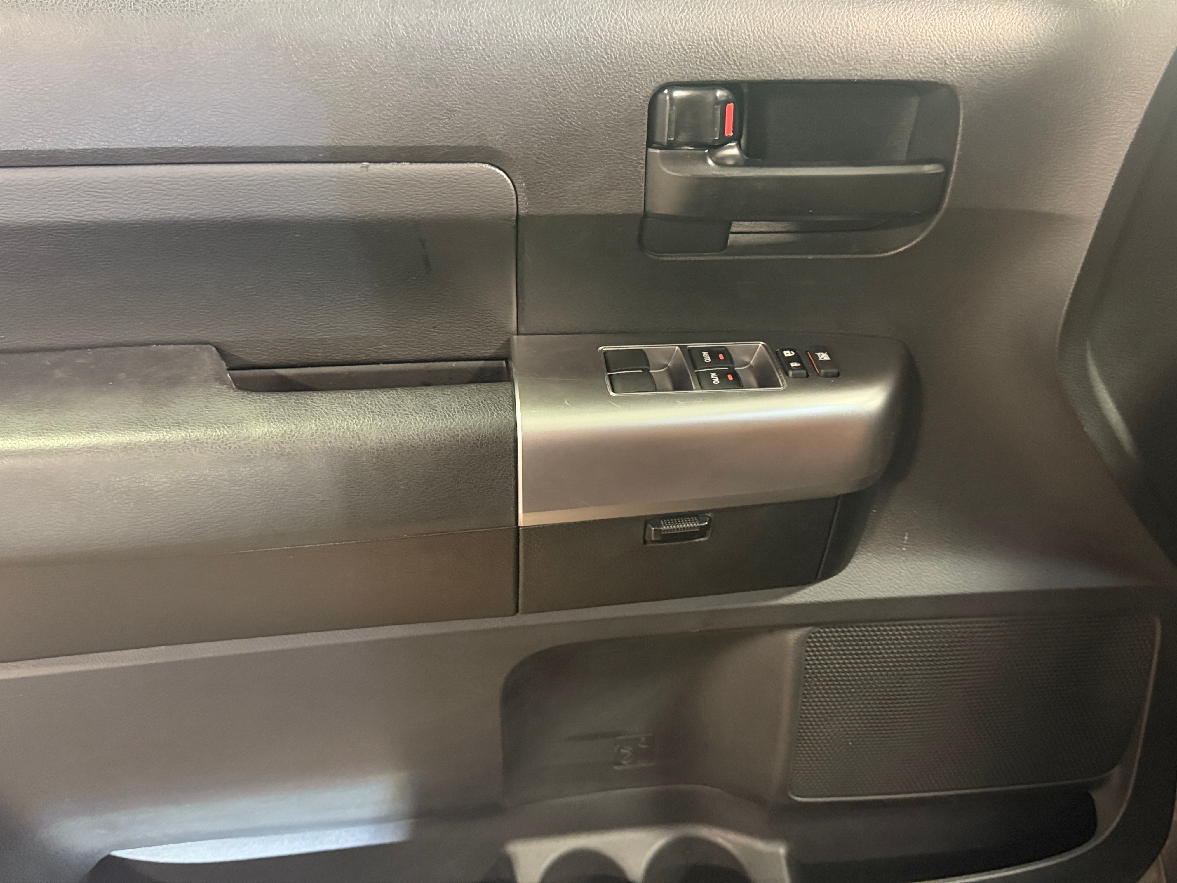 toyota sequoia 2022 5TDCY5B18NS187839 image toyota sequoia 2022 5TDCY5B18NS187839 image
