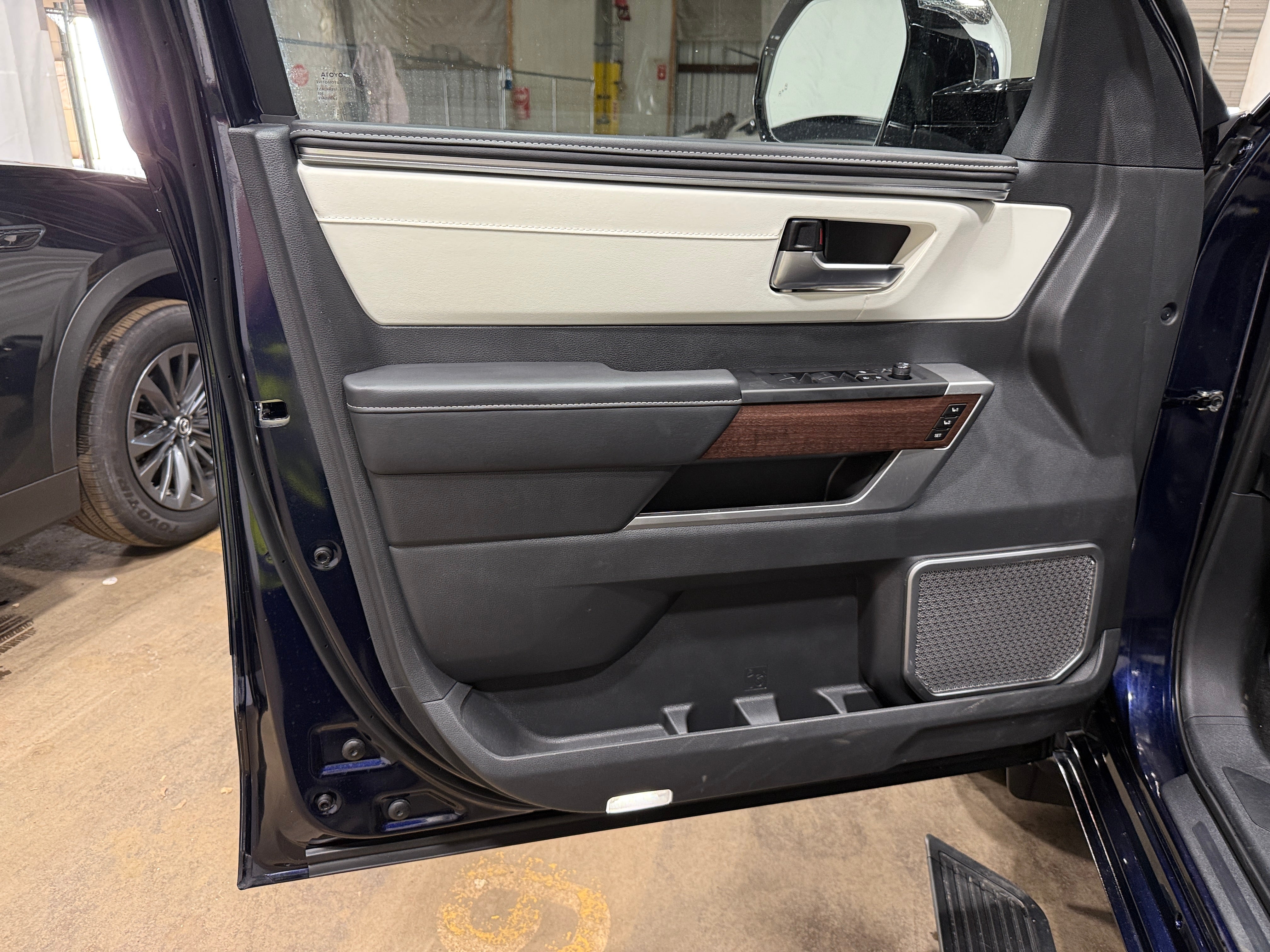 toyota sequoia 2025 7SVAAABA0SX049728 image toyota sequoia 2025 7SVAAABA0SX049728 image