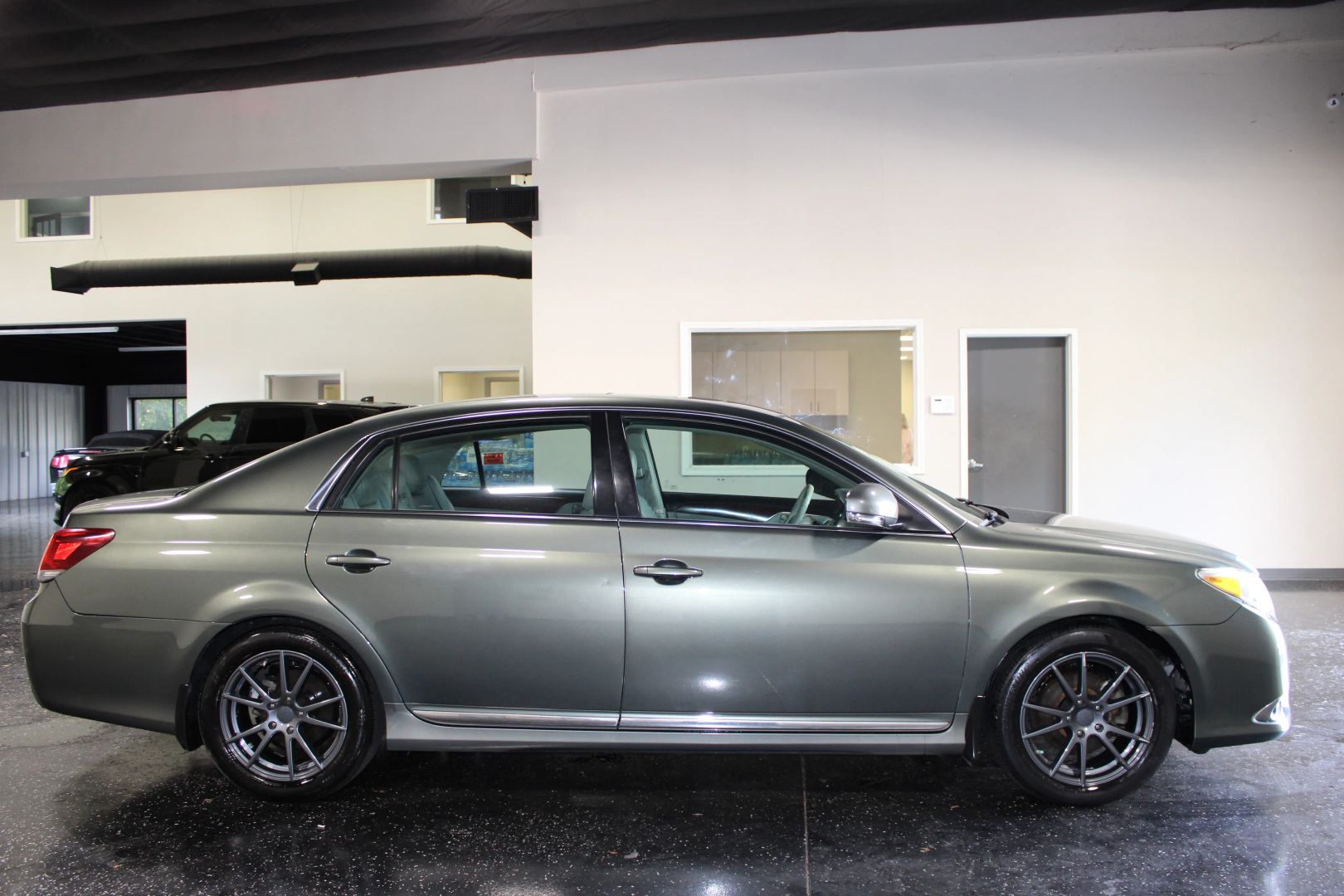 toyota avalon 2011 4T1BK3DB6BU429098 image