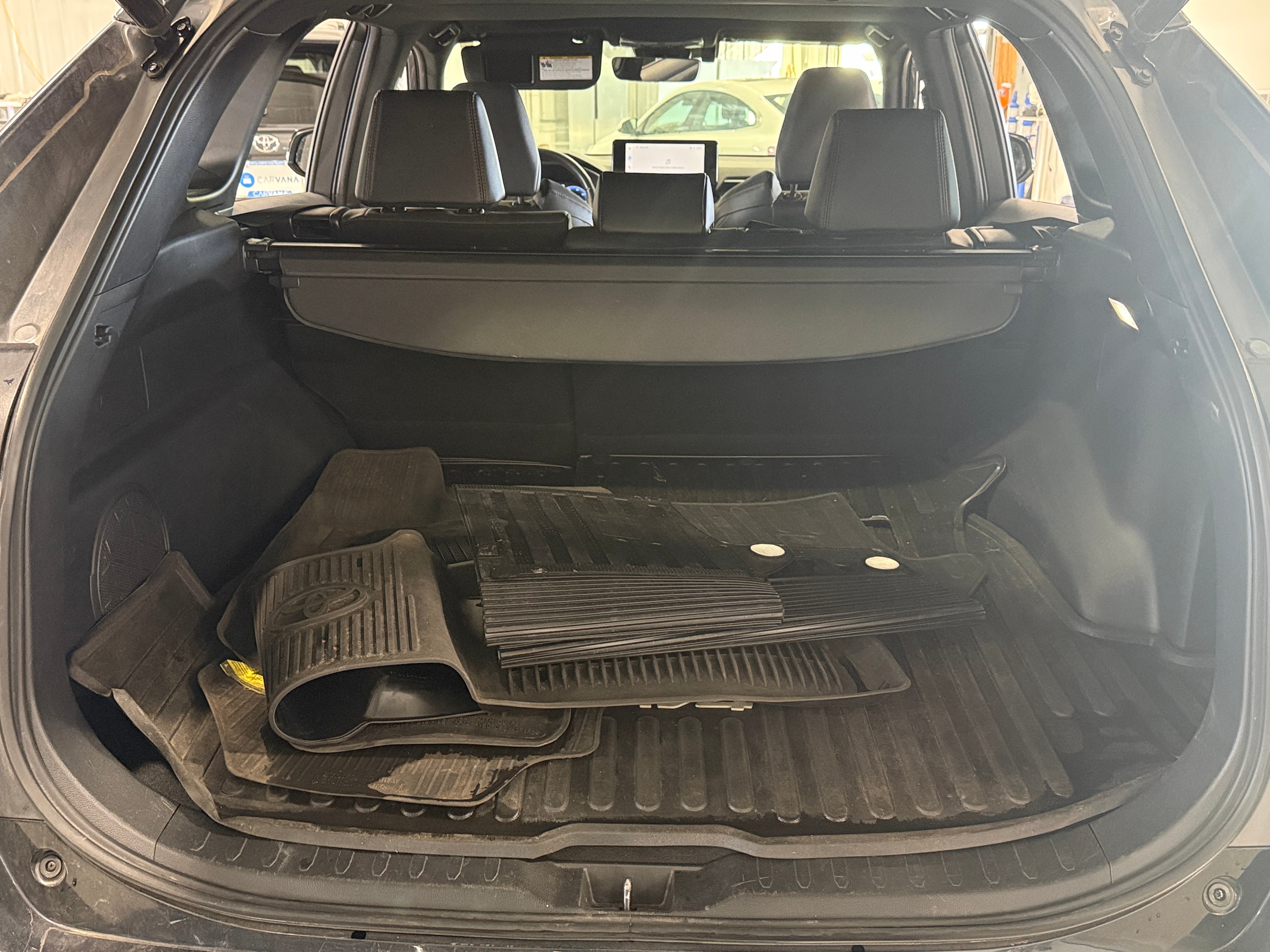 toyota rav4 2023 JTMEB3FV6PD159967 image