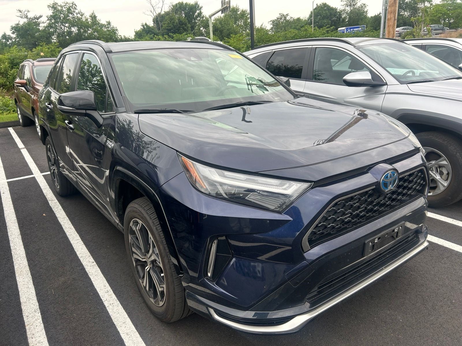 toyota rav4 2023 JTMEB3FV6PD144983 image