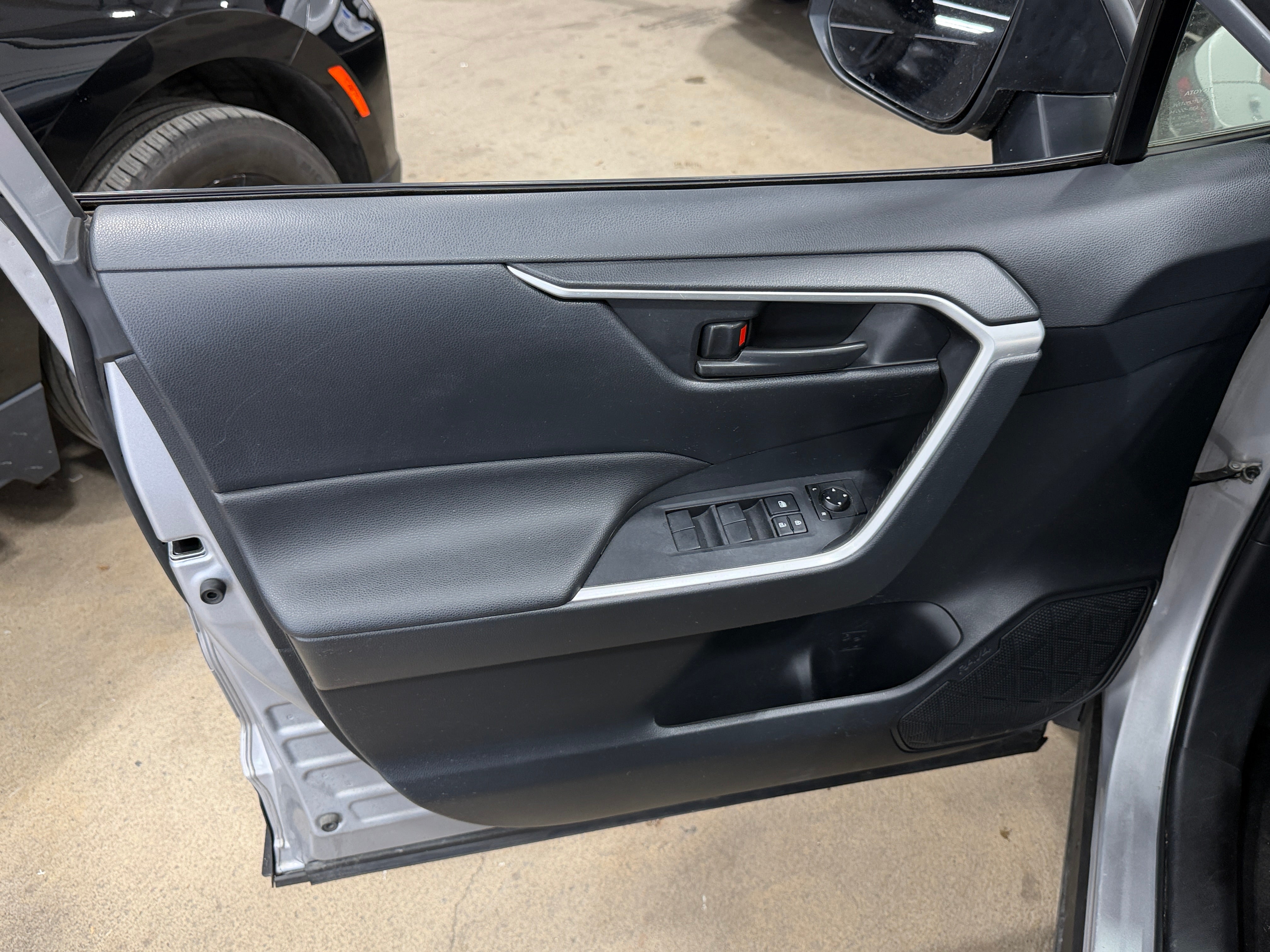 toyota rav4 2019 JTMLWRFV6KD004469 image toyota rav4 2019 JTMLWRFV6KD004469 image