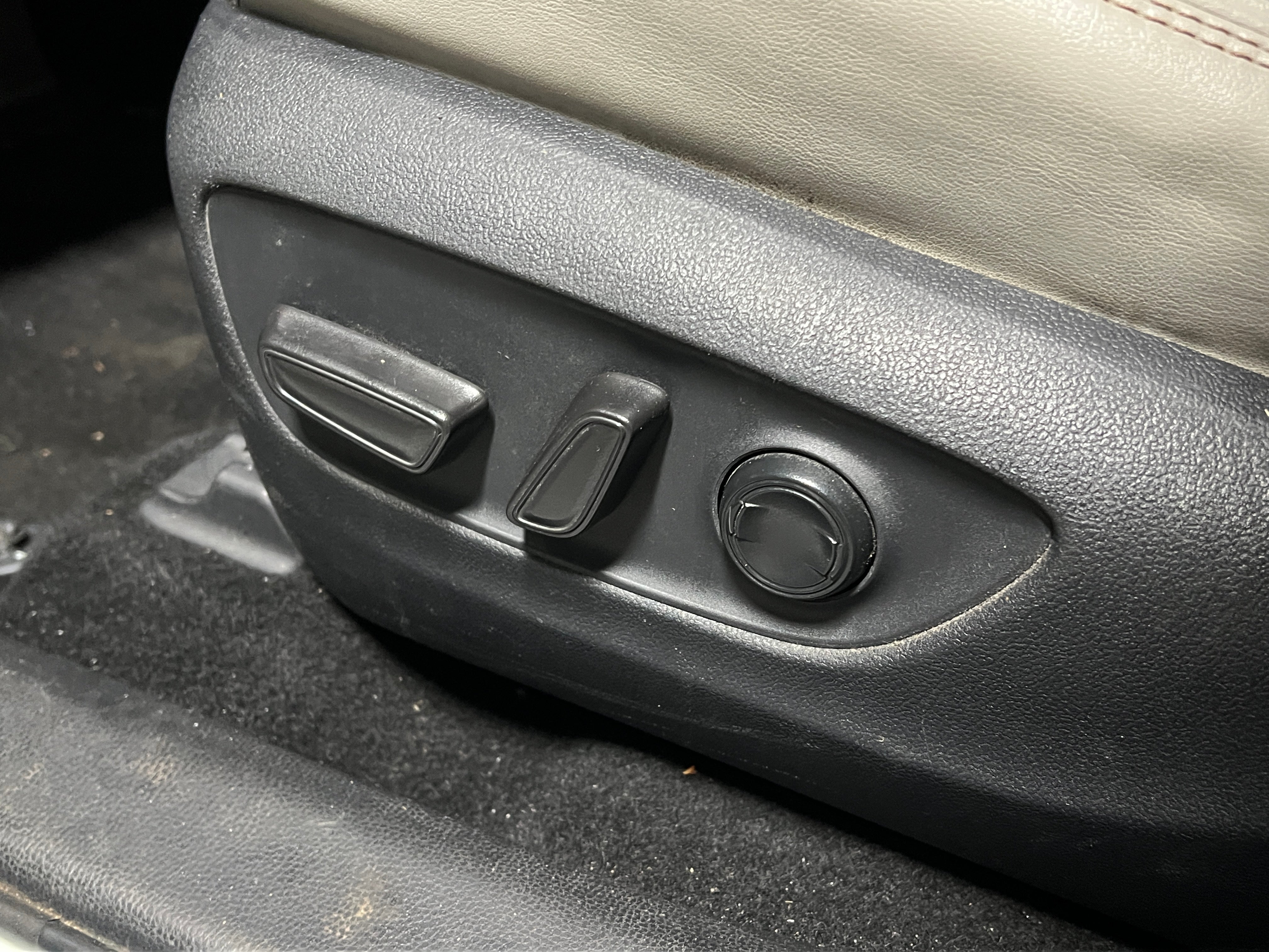 toyota rav4 2019 2T3A1RFV9KW064013 image toyota rav4 2019 2T3A1RFV9KW064013 image