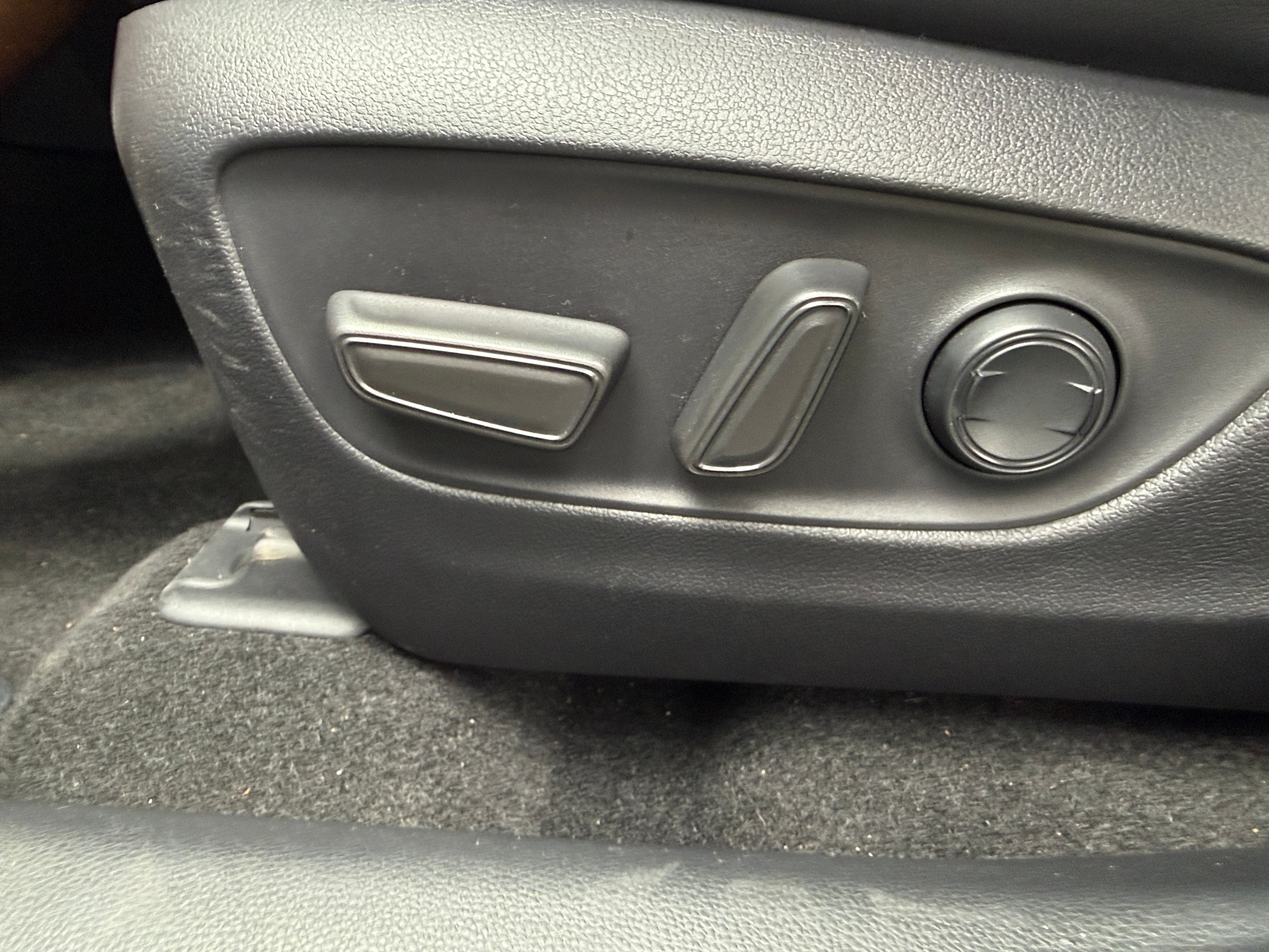 toyota rav4 2019 JTMDWRFV2KJ001042 image toyota rav4 2019 JTMDWRFV2KJ001042 image