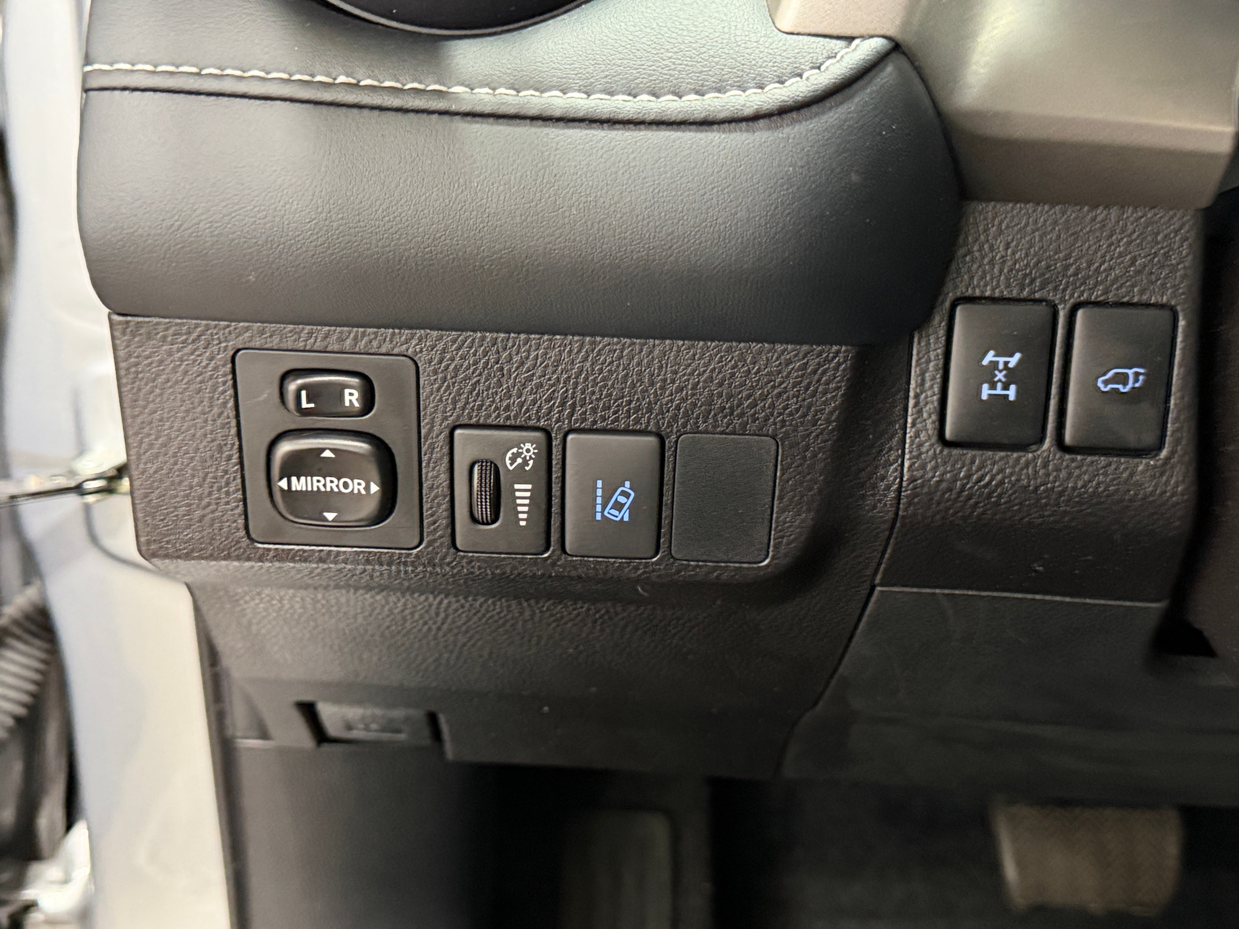 toyota rav4 2018 2T3RFREV7JW837498 image toyota rav4 2018 2T3RFREV7JW837498 image