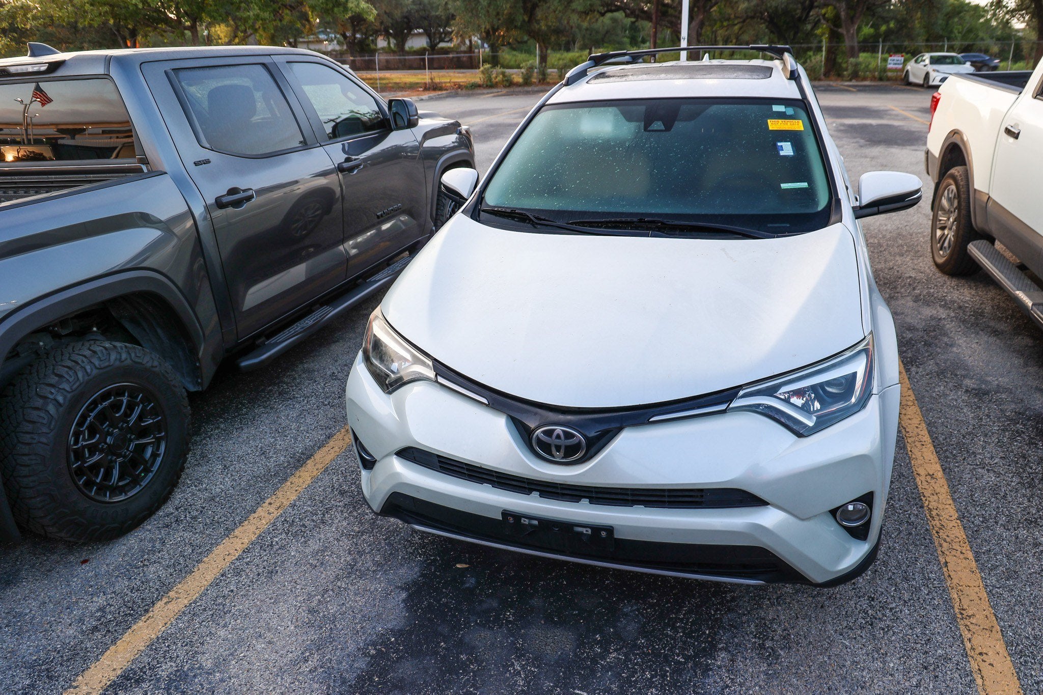 toyota rav4 2018 JTMYFREV6JJ722921 image toyota rav4 2018 JTMYFREV6JJ722921 image