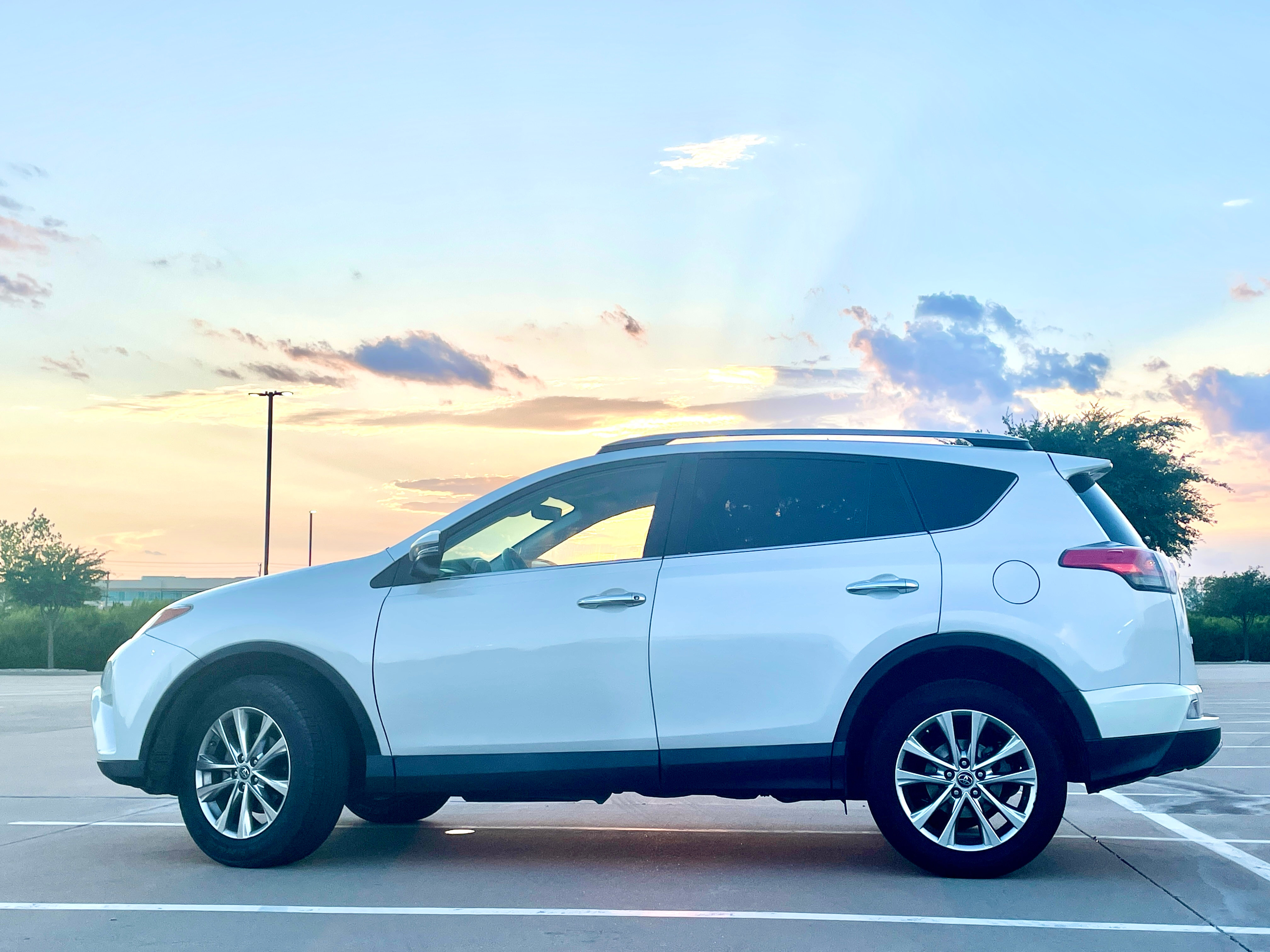toyota rav4 2018 2T3YFREV7JW444662 image toyota rav4 2018 2T3YFREV7JW444662 image