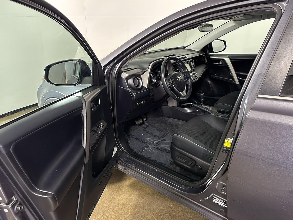 toyota rav4 2018 2T3RFREV2JW828269 image toyota rav4 2018 2T3RFREV2JW828269 image