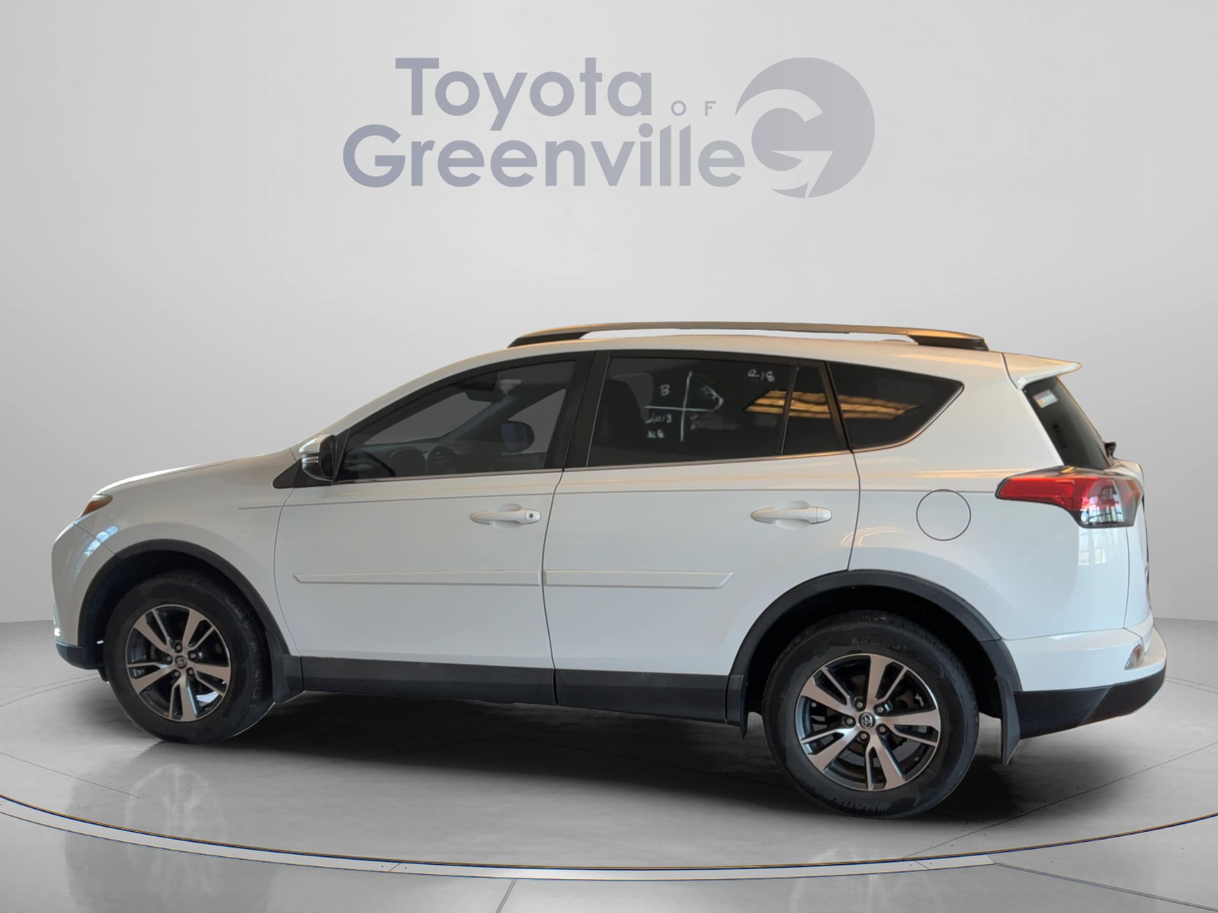 toyota rav4 2018 2T3RFREV6JW748702 image toyota rav4 2018 2T3RFREV6JW748702 image