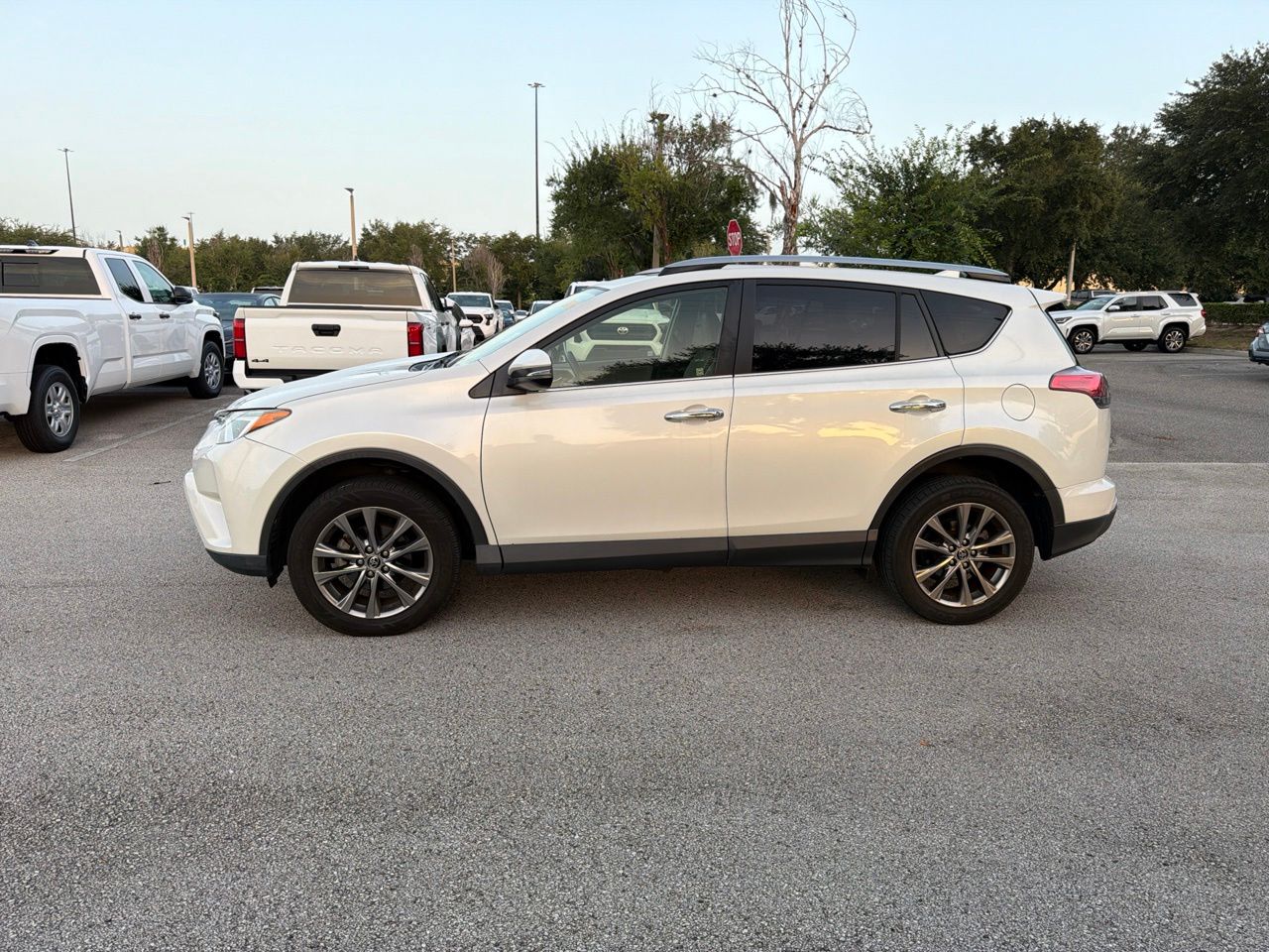 toyota rav4 2018 JTMYFREV1JJ753395 image toyota rav4 2018 JTMYFREV1JJ753395 image