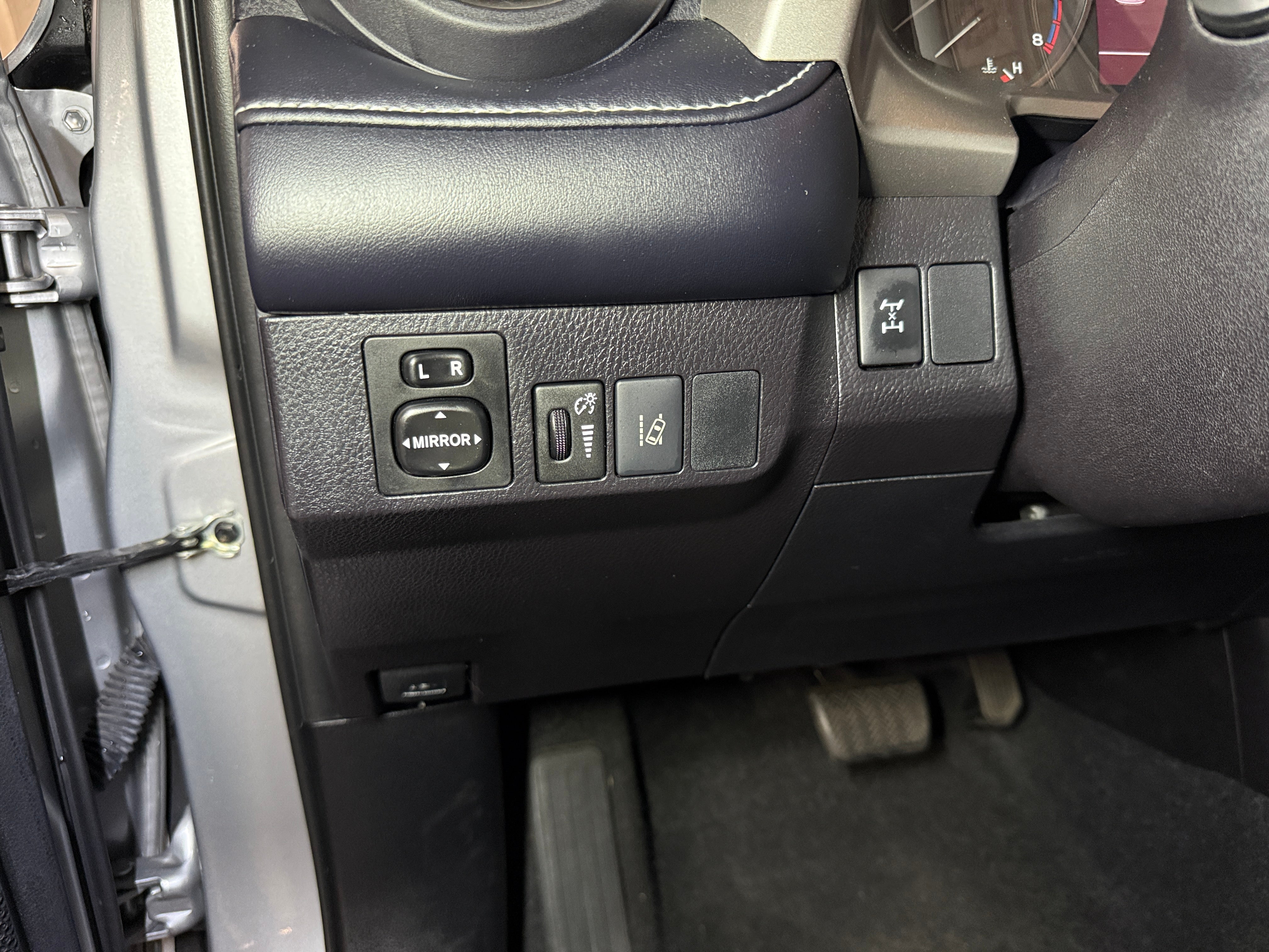 toyota rav4 2018 2T3RFREV6JW794837 image toyota rav4 2018 2T3RFREV6JW794837 image