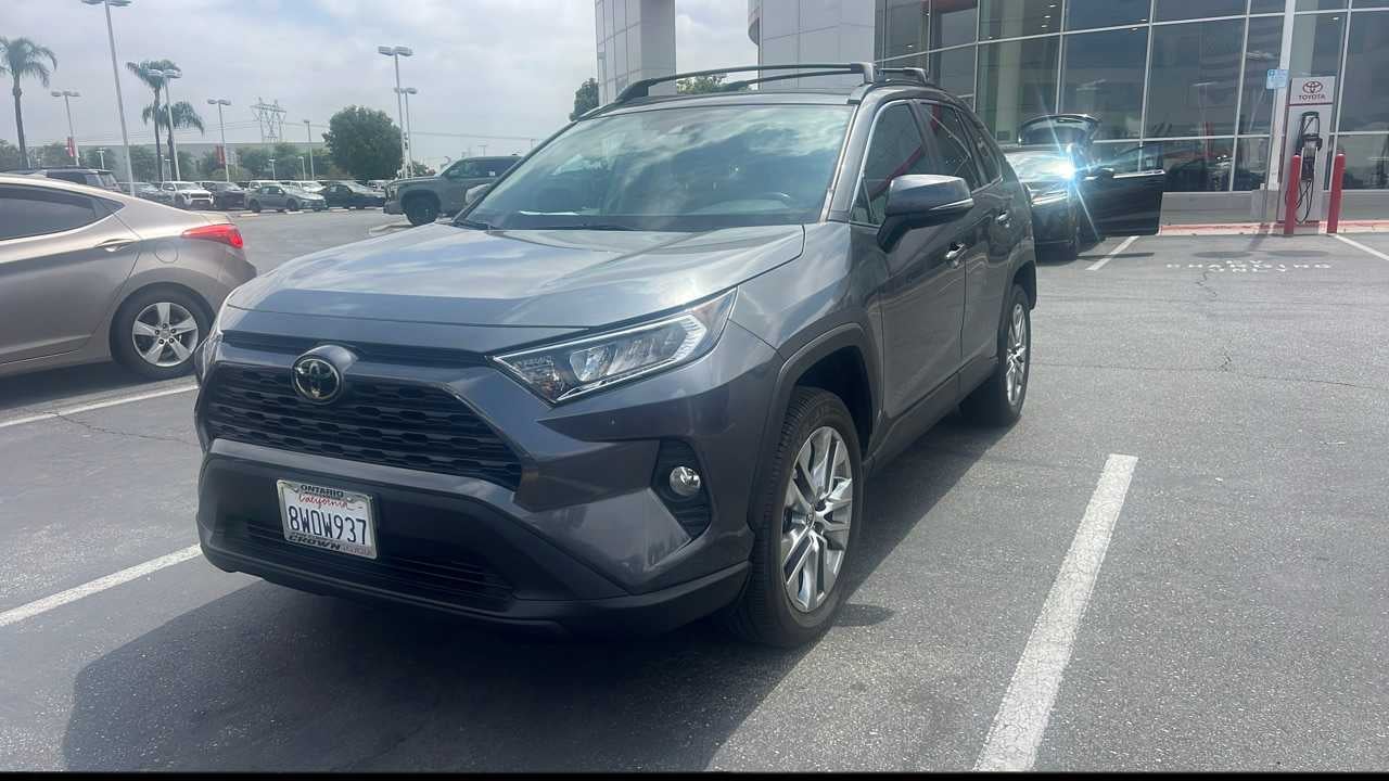 toyota rav4 2021 2T3C1RFV0MC136424 image