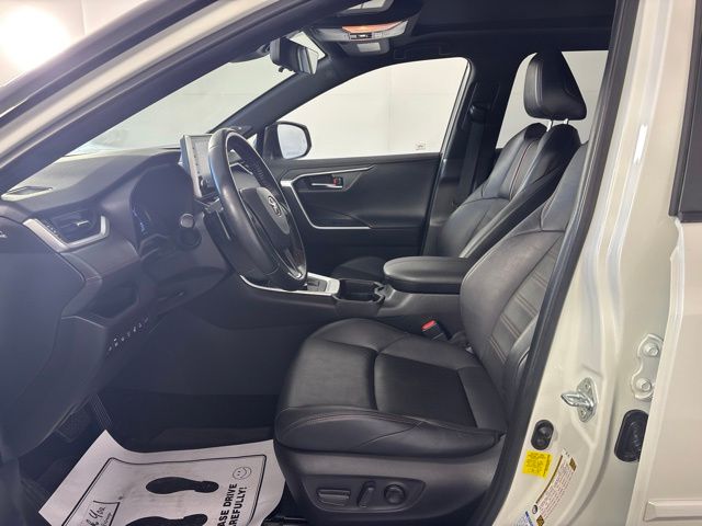 toyota rav4 2021 JTMFB3FV7MD023430 image
