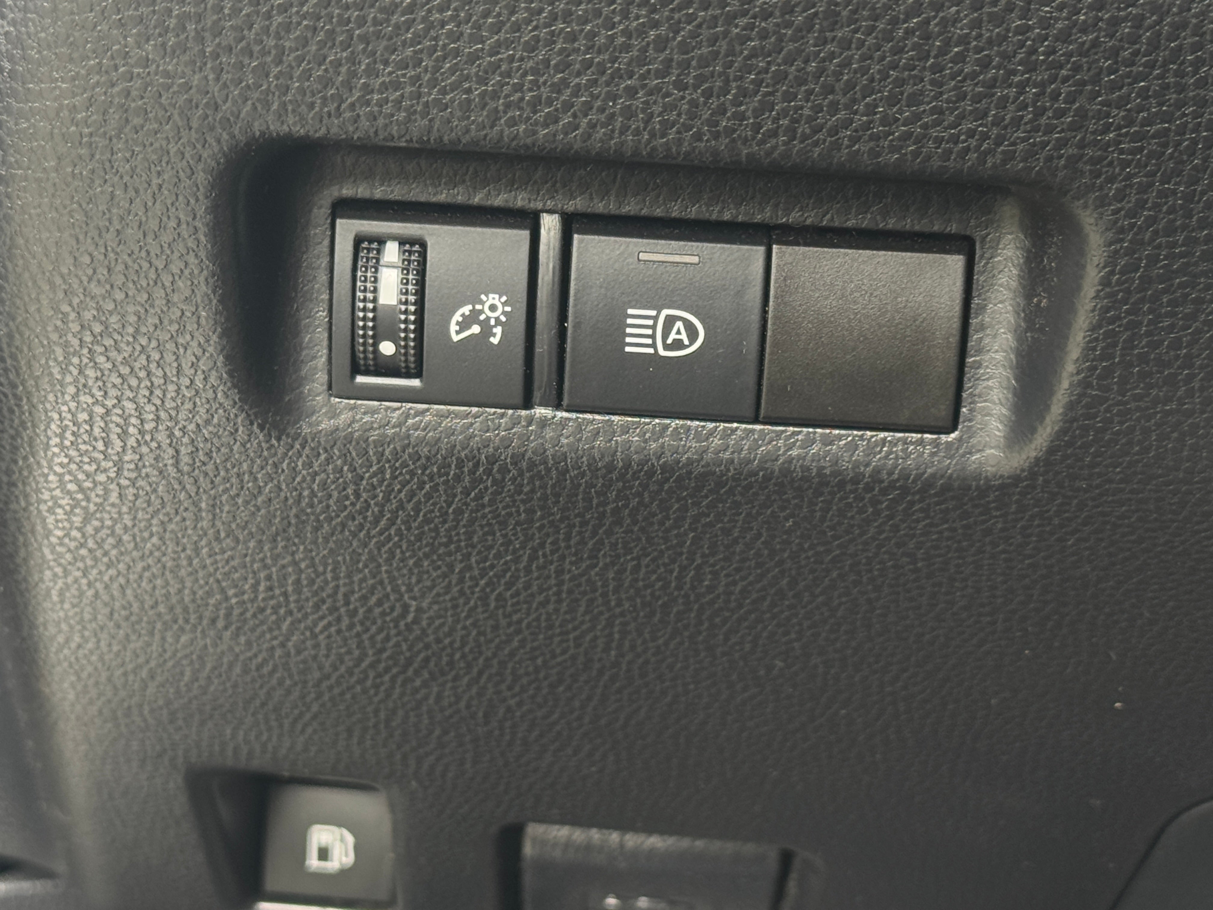 toyota rav4 2021 4T3LWRFV7MU025563 image toyota rav4 2021 4T3LWRFV7MU025563 image