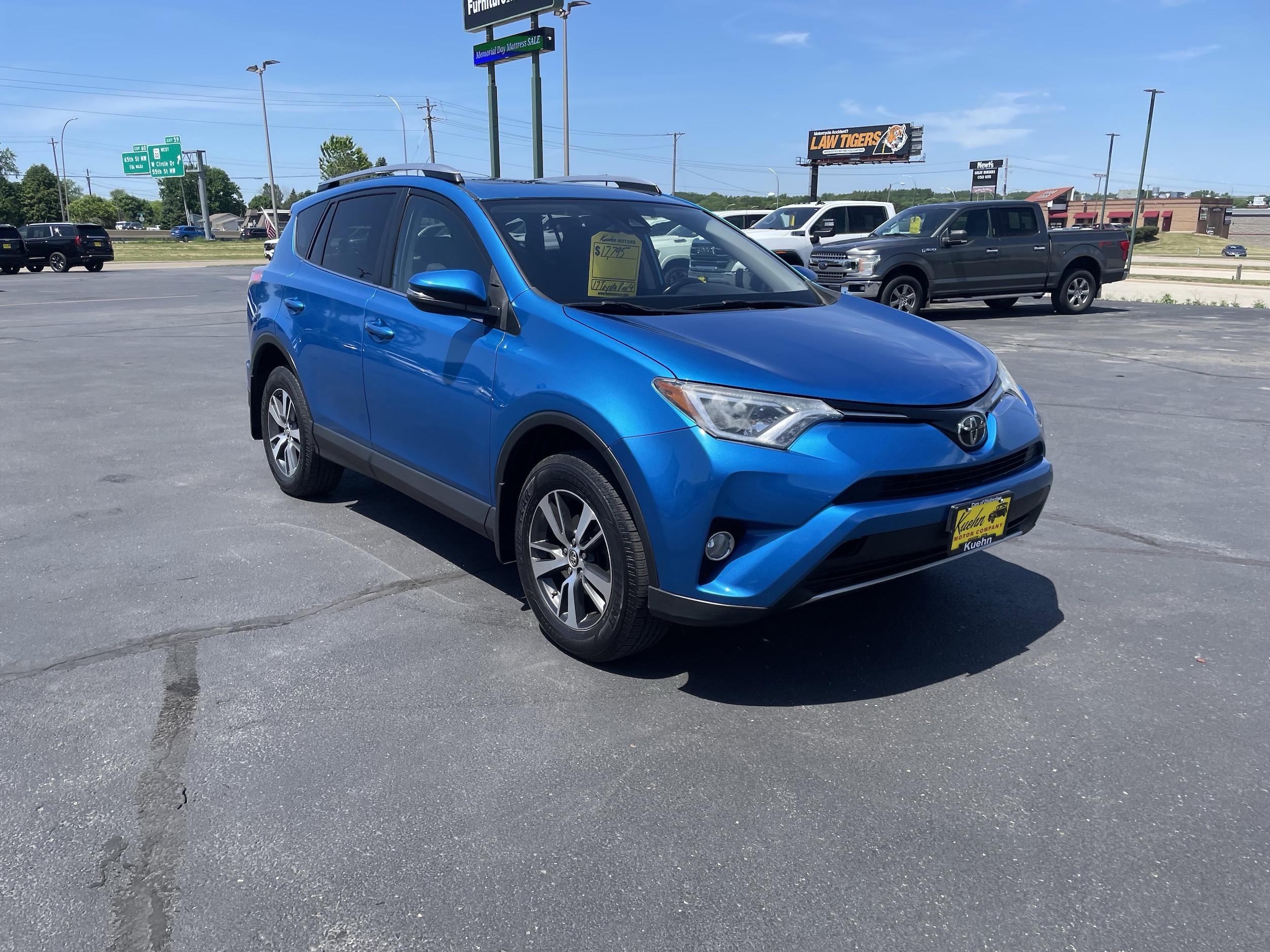 toyota rav4 2017 JTMRFREV6HD200836 image toyota rav4 2017 JTMRFREV6HD200836 image