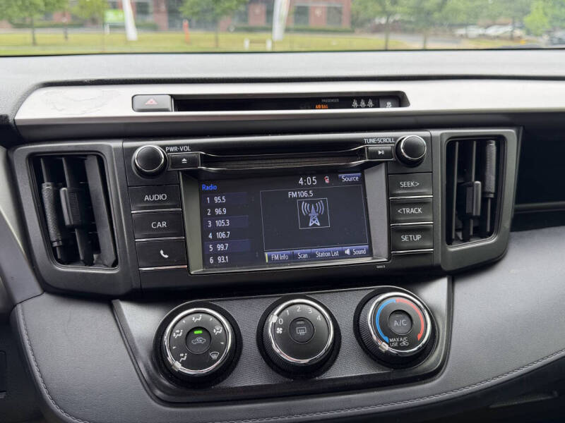 toyota rav4 2017 JTMZFREV9HD098318 image toyota rav4 2017 JTMZFREV9HD098318 image