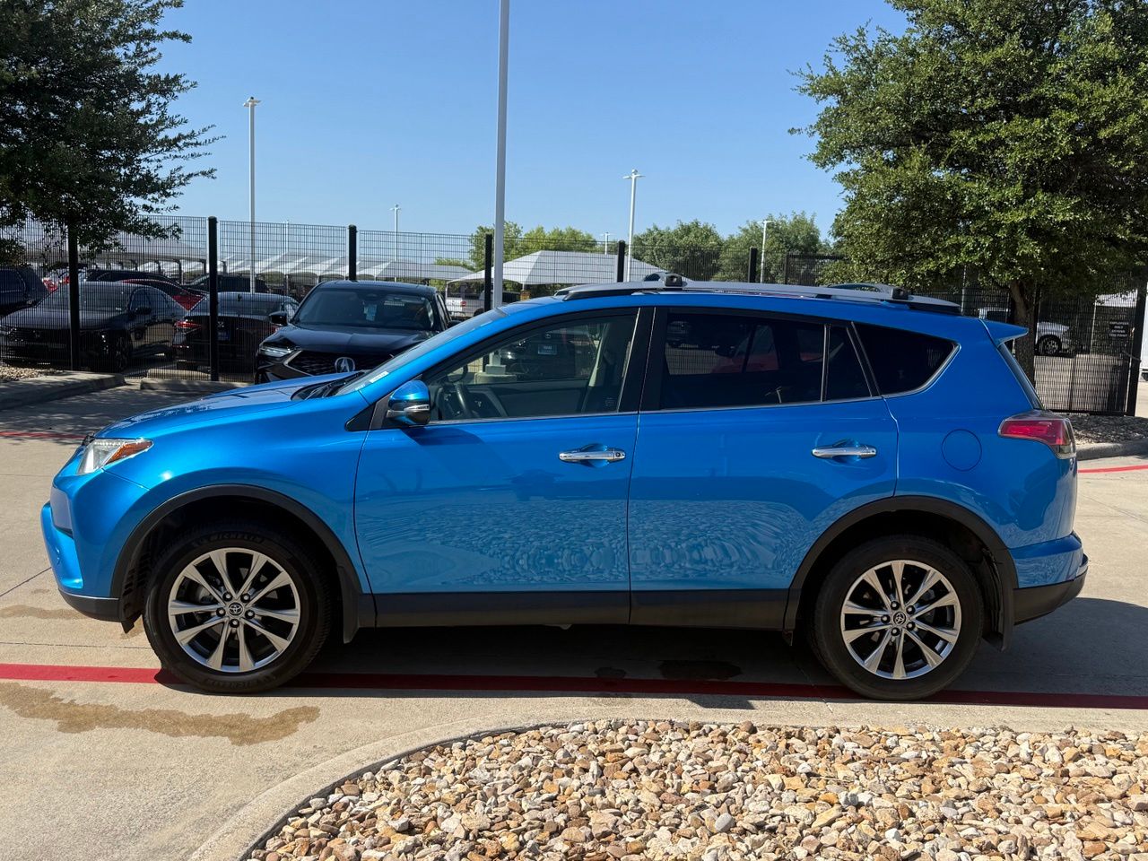 toyota rav4 2017 JTMYFREVXHJ115799 image toyota rav4 2017 JTMYFREVXHJ115799 image