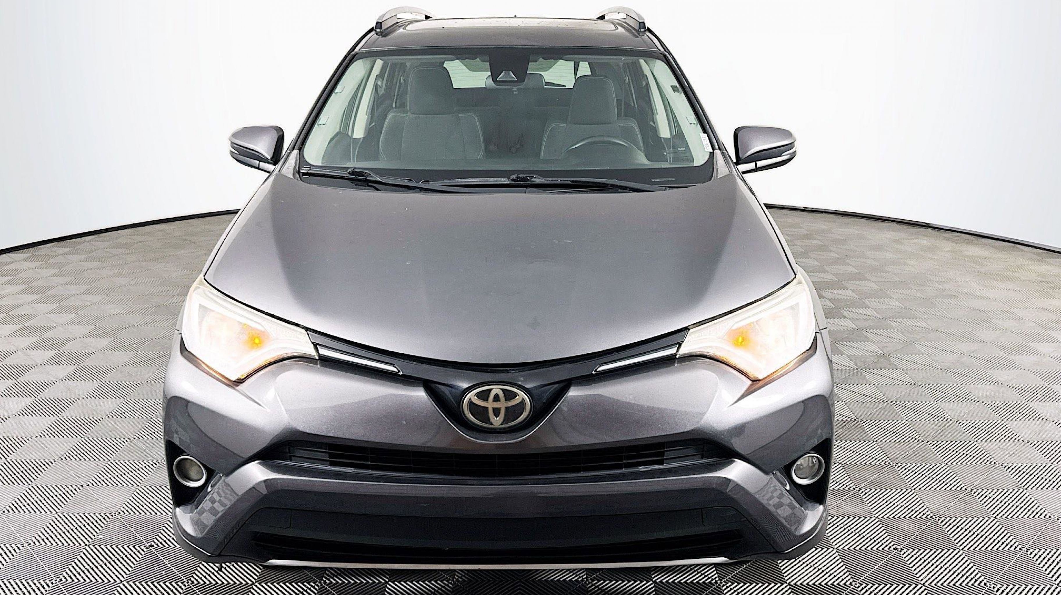 toyota rav4 2017 JTMWFREV0HJ716193 image