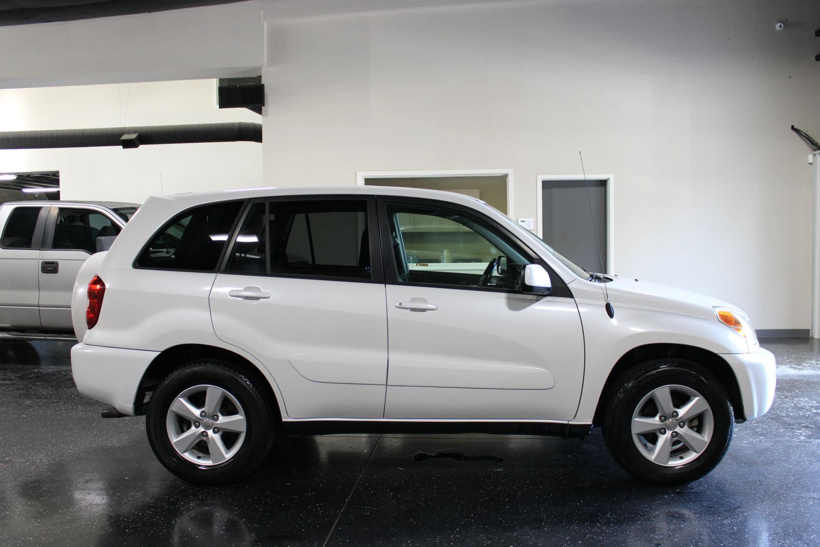 toyota rav4 2004 JTEGD20V140013738 image toyota rav4 2004 JTEGD20V140013738 image