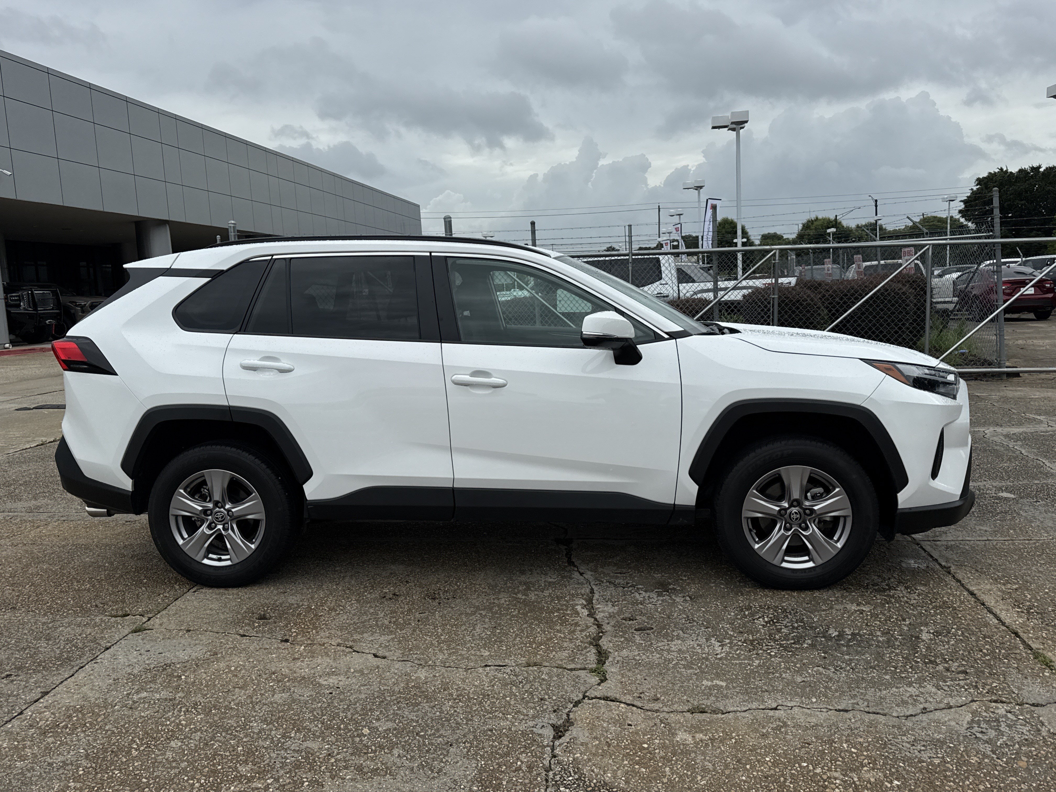 toyota rav4 2024 2T3W1RFV5RC293340 image toyota rav4 2024 2T3W1RFV5RC293340 image