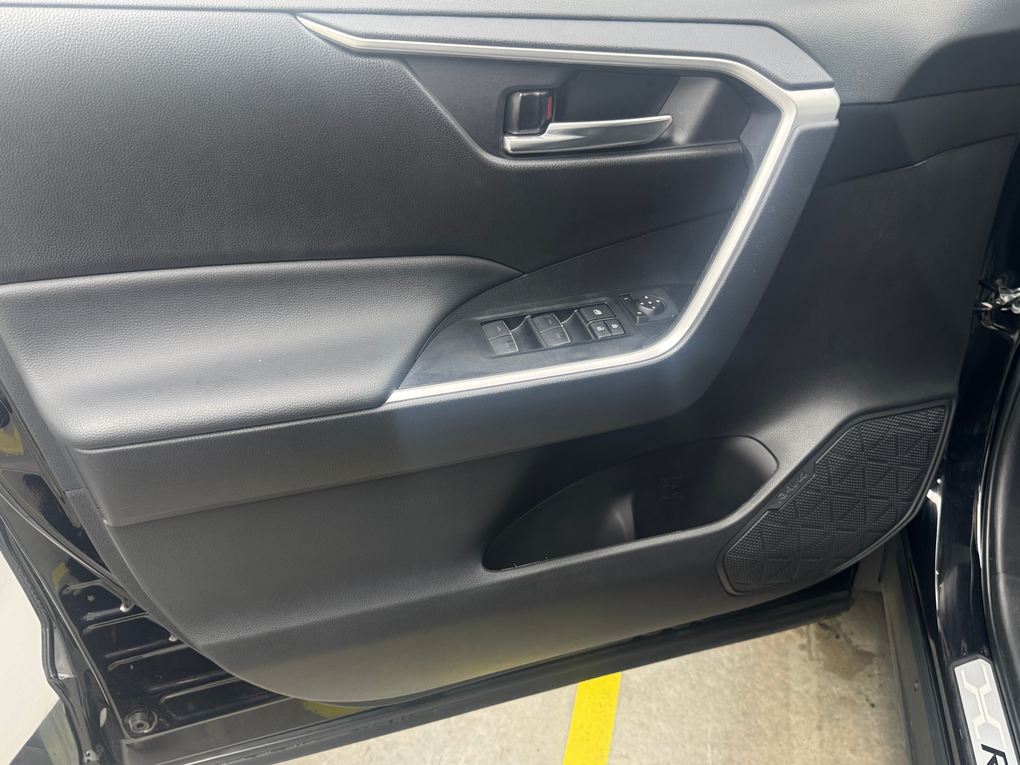 toyota rav4 2024 2T3C1RFV2RW340132 image