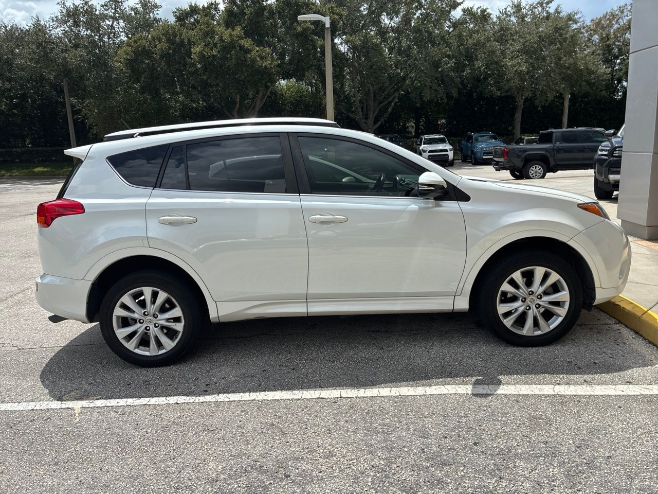 toyota rav4 2014 JTMYFREV6EJ016733 image toyota rav4 2014 JTMYFREV6EJ016733 image
