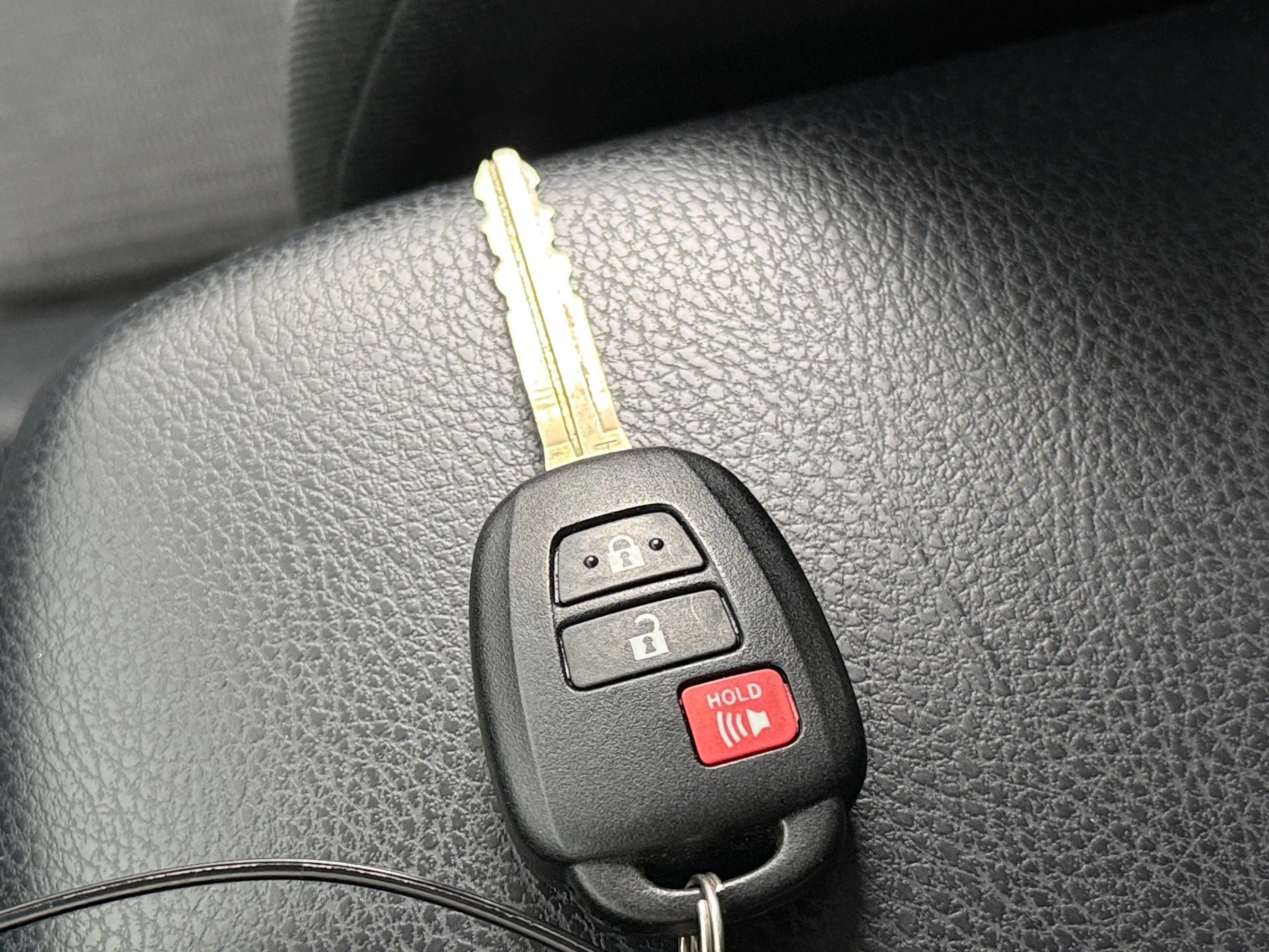toyota rav4 2015 JTMZFREV6FJ037975 image toyota rav4 2015 JTMZFREV6FJ037975 image