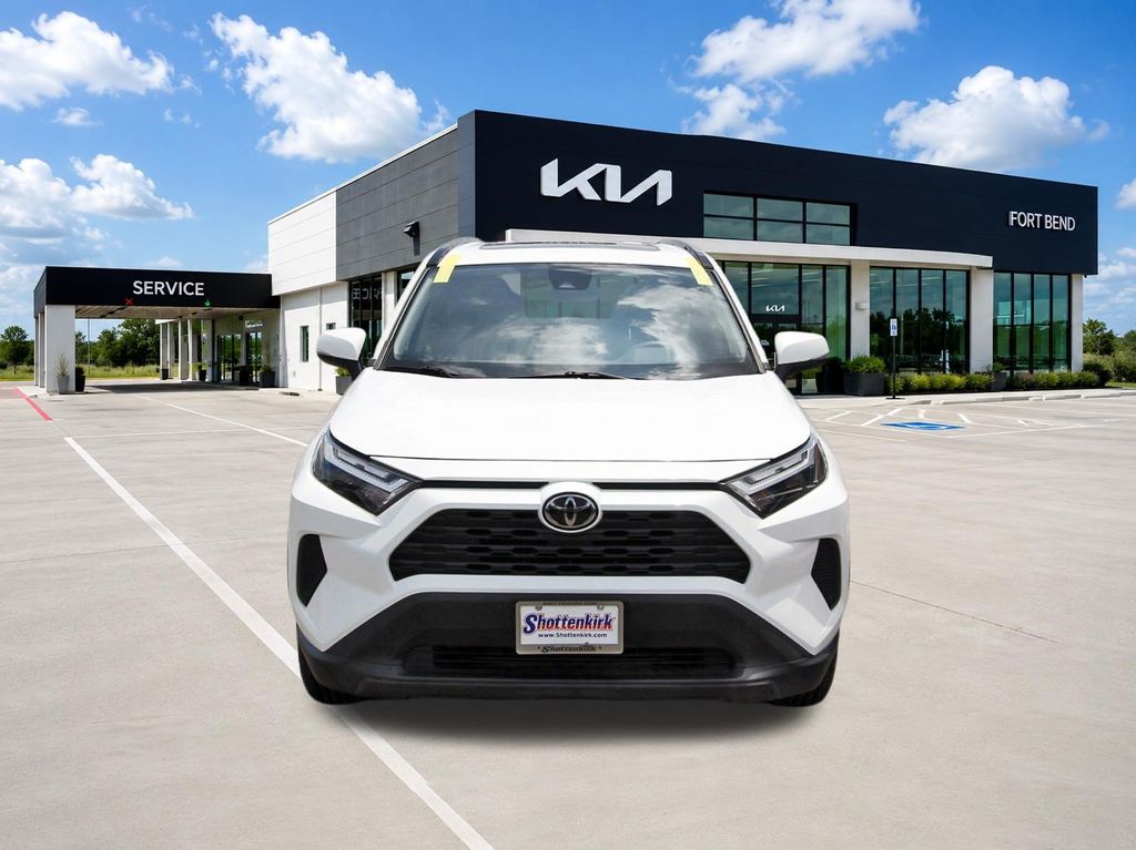 toyota rav4 2022 2T3W1RFV2NC177085 image