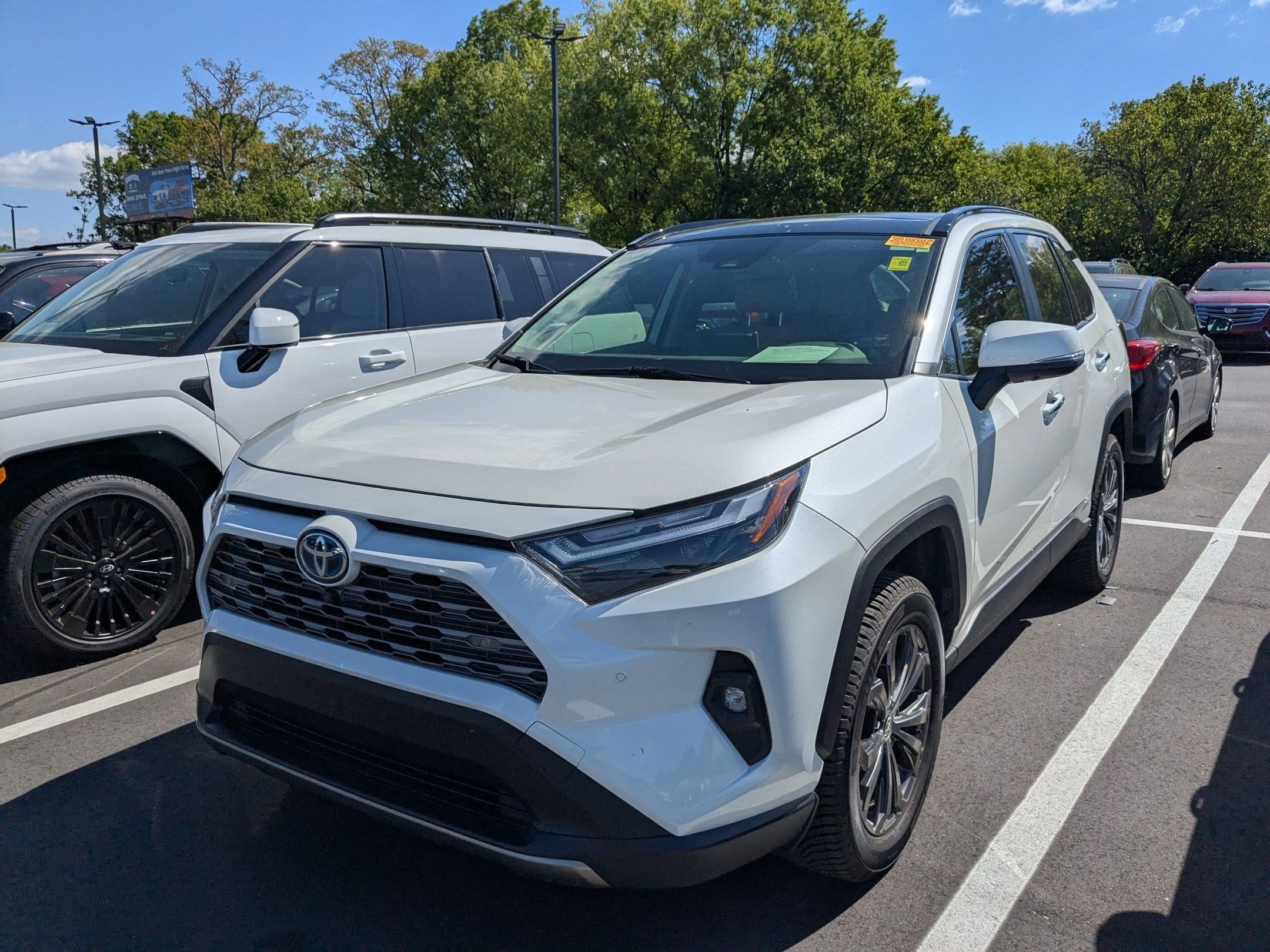 toyota rav4 2022 JTMD6RFV8ND067534 image