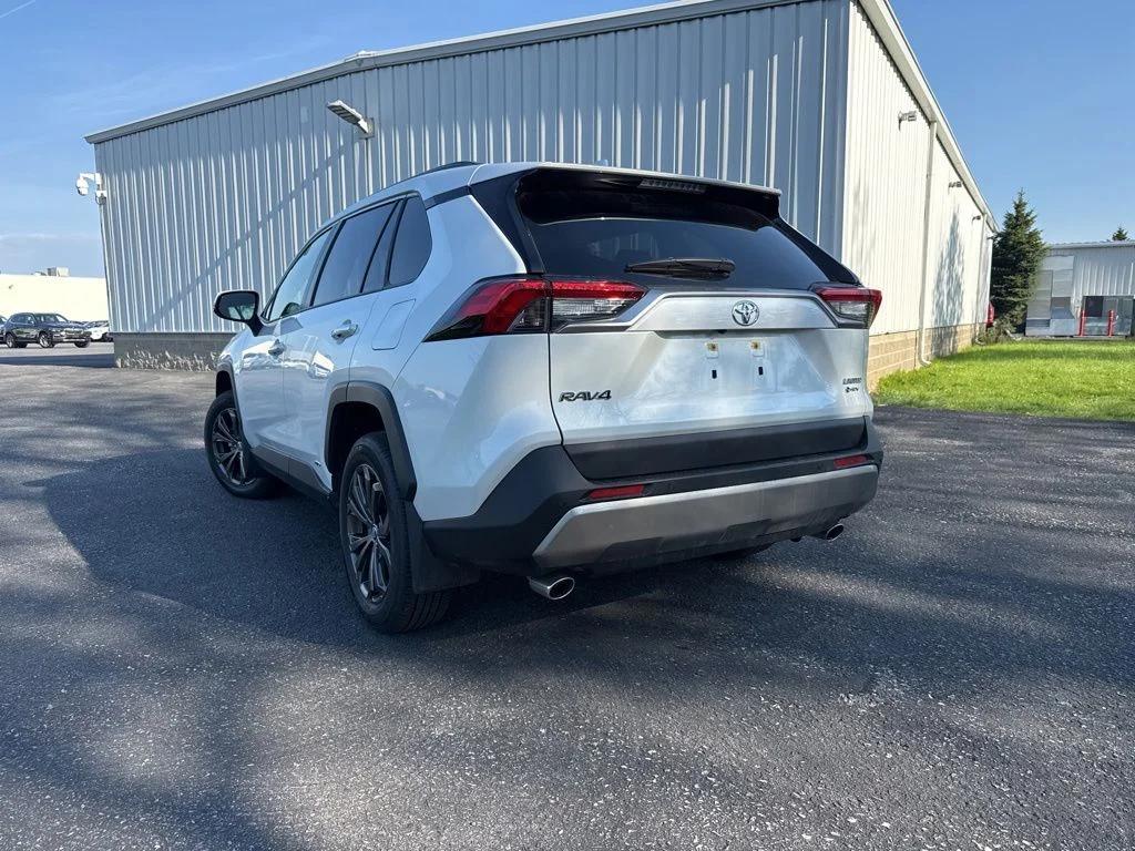 toyota rav4 2025 JTMD6RFV1SJ088903 image
