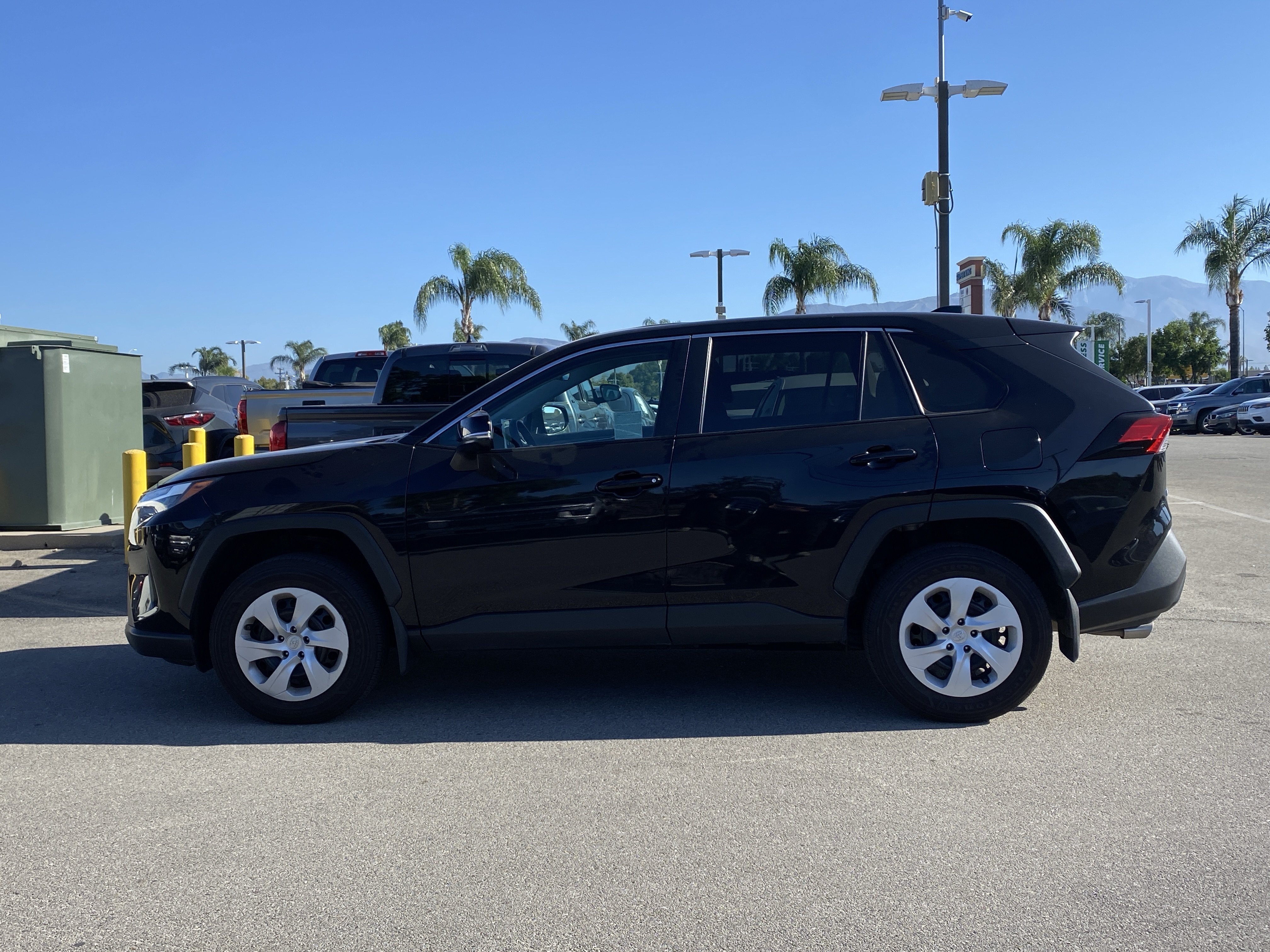 toyota rav4 2025 2T3K1RFV3SW402543 image