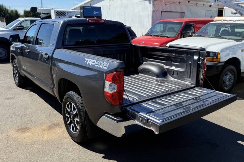 toyota tundra 2017 5TFDY5F14HX592593 image toyota tundra 2017 5TFDY5F14HX592593 image