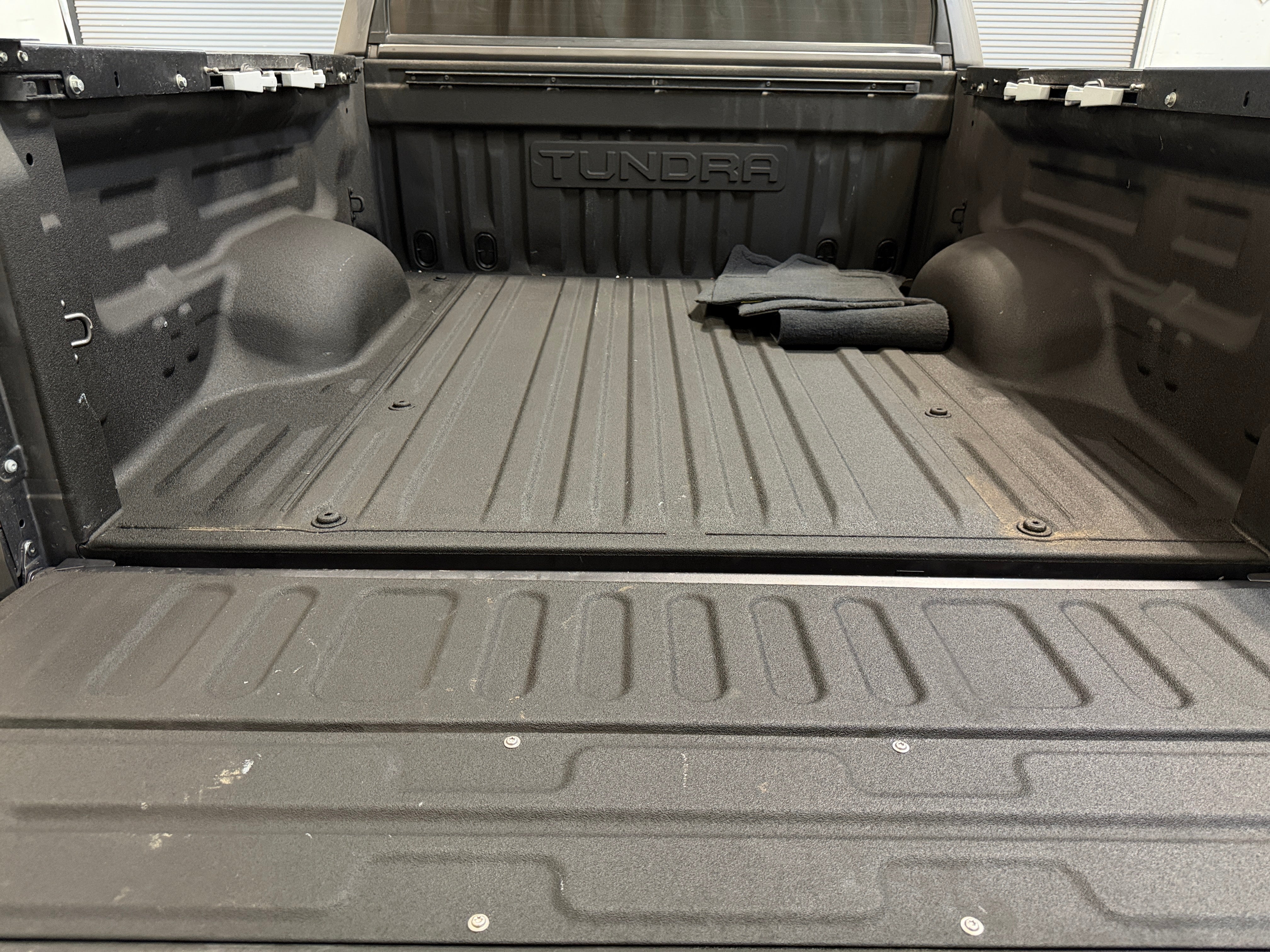 toyota tundra 2017 5TFFY5F17HX216172 image toyota tundra 2017 5TFFY5F17HX216172 image
