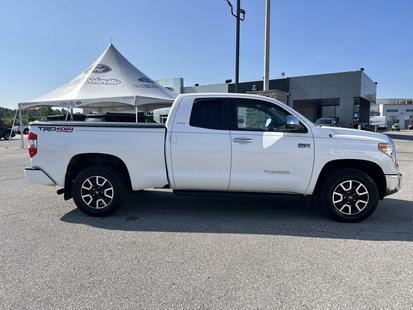 toyota tundra 2017 5TFBW5F10HX642158 image toyota tundra 2017 5TFBW5F10HX642158 image