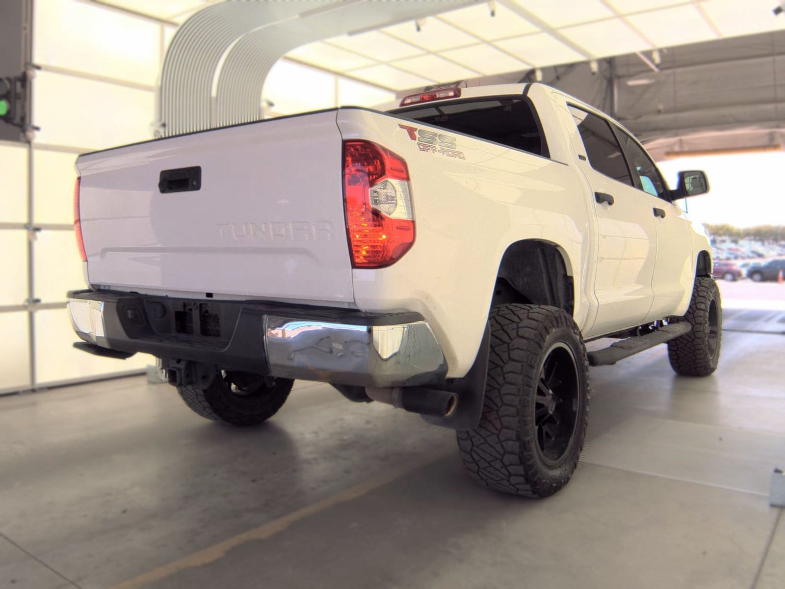 toyota tundra 2017 5TFEM5F12HX116472 image toyota tundra 2017 5TFEM5F12HX116472 image