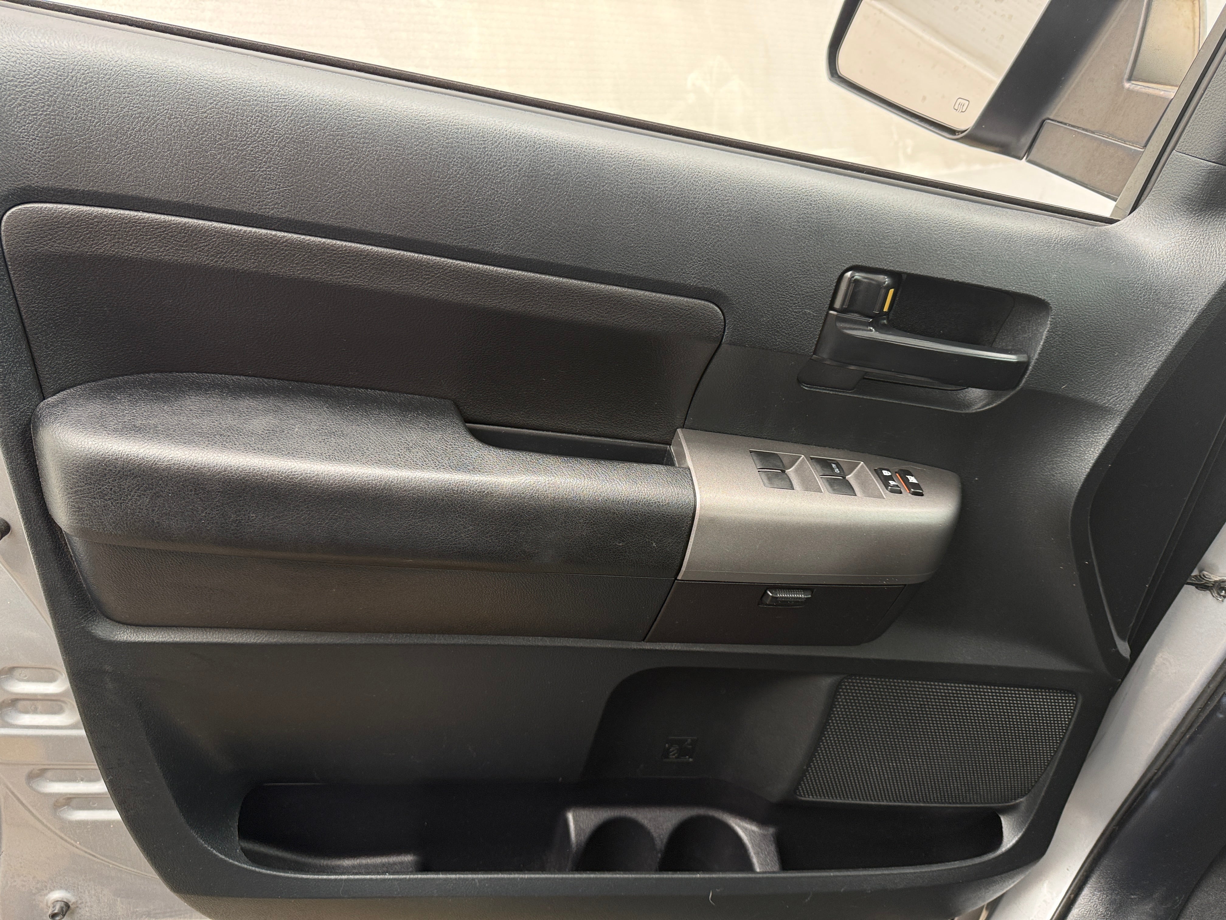 toyota tundra 2012 5TFDY5F16CX240852 image toyota tundra 2012 5TFDY5F16CX240852 image