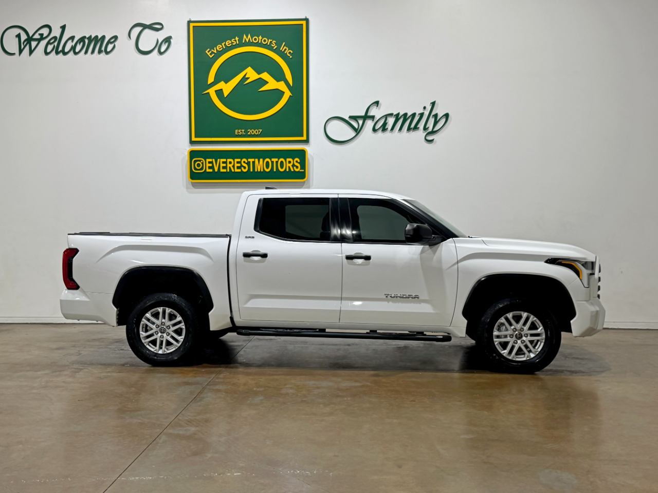 toyota tundra 2024 5TFLA5DB1RX136046 image toyota tundra 2024 5TFLA5DB1RX136046 image