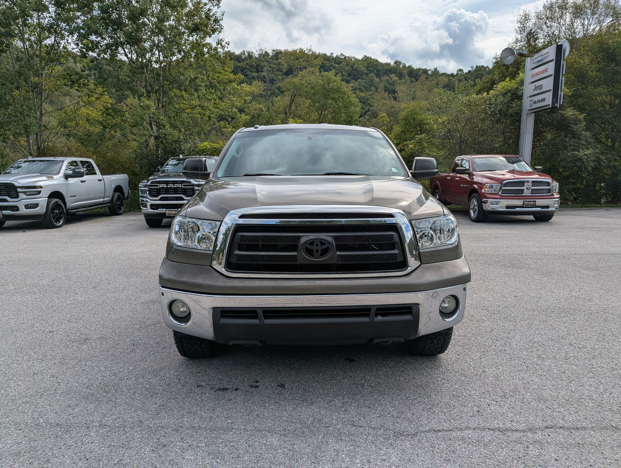 toyota tundra 2010 5TFUW5F18AX137581 image toyota tundra 2010 5TFUW5F18AX137581 image